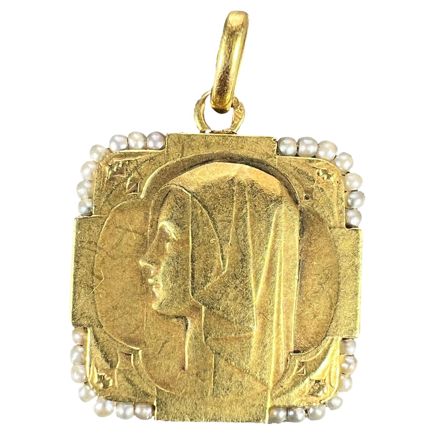 Pendentif breloque Vierge Marie française en or jaune 18 carats et perles en vente