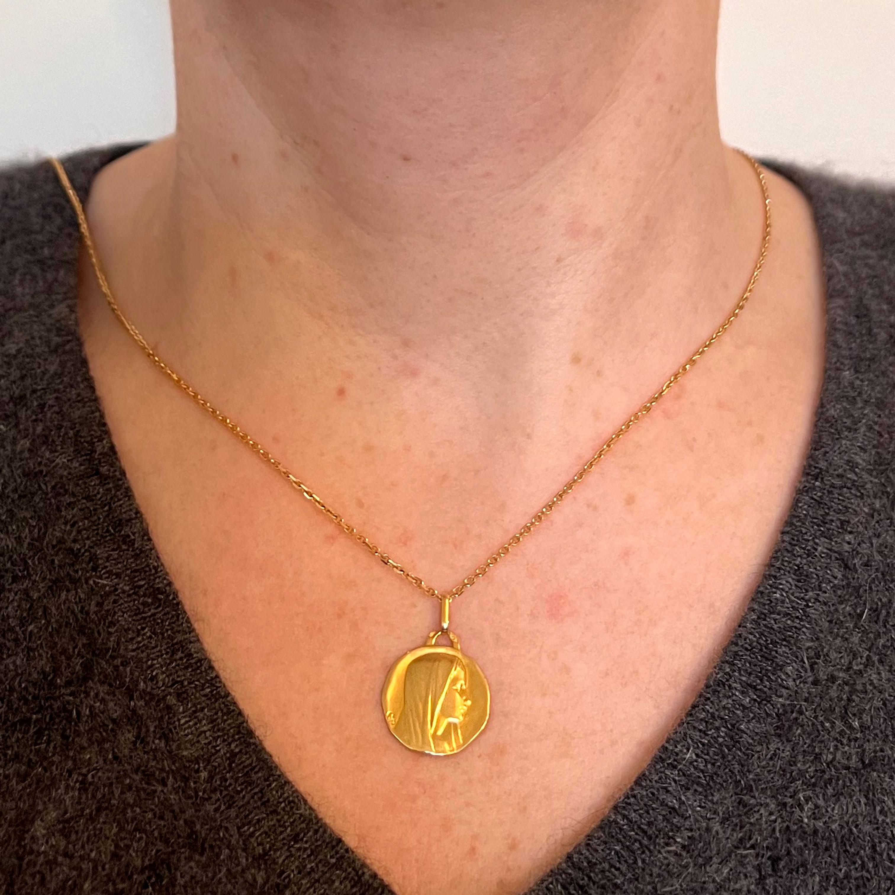 French Virgin Mary 18K Yellow Gold Pendant Charm In Good Condition For Sale In London, GB