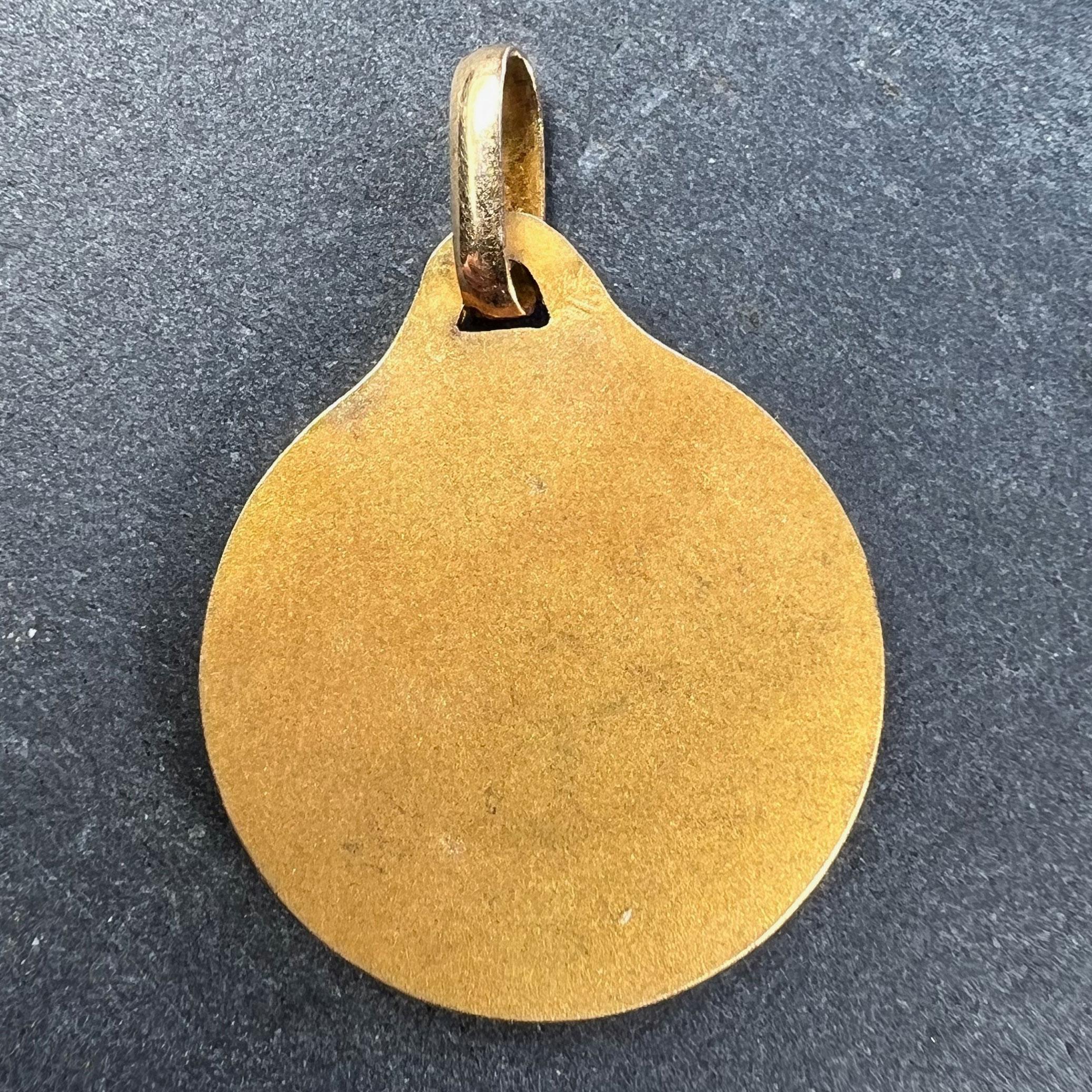 French Virgin Mary 18K Yellow Gold Religious Medal Pendant In Good Condition For Sale In London, GB