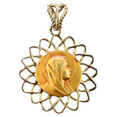 Pendentif médaillon religieux français de la Vierge Marie en or jaune 18 carats