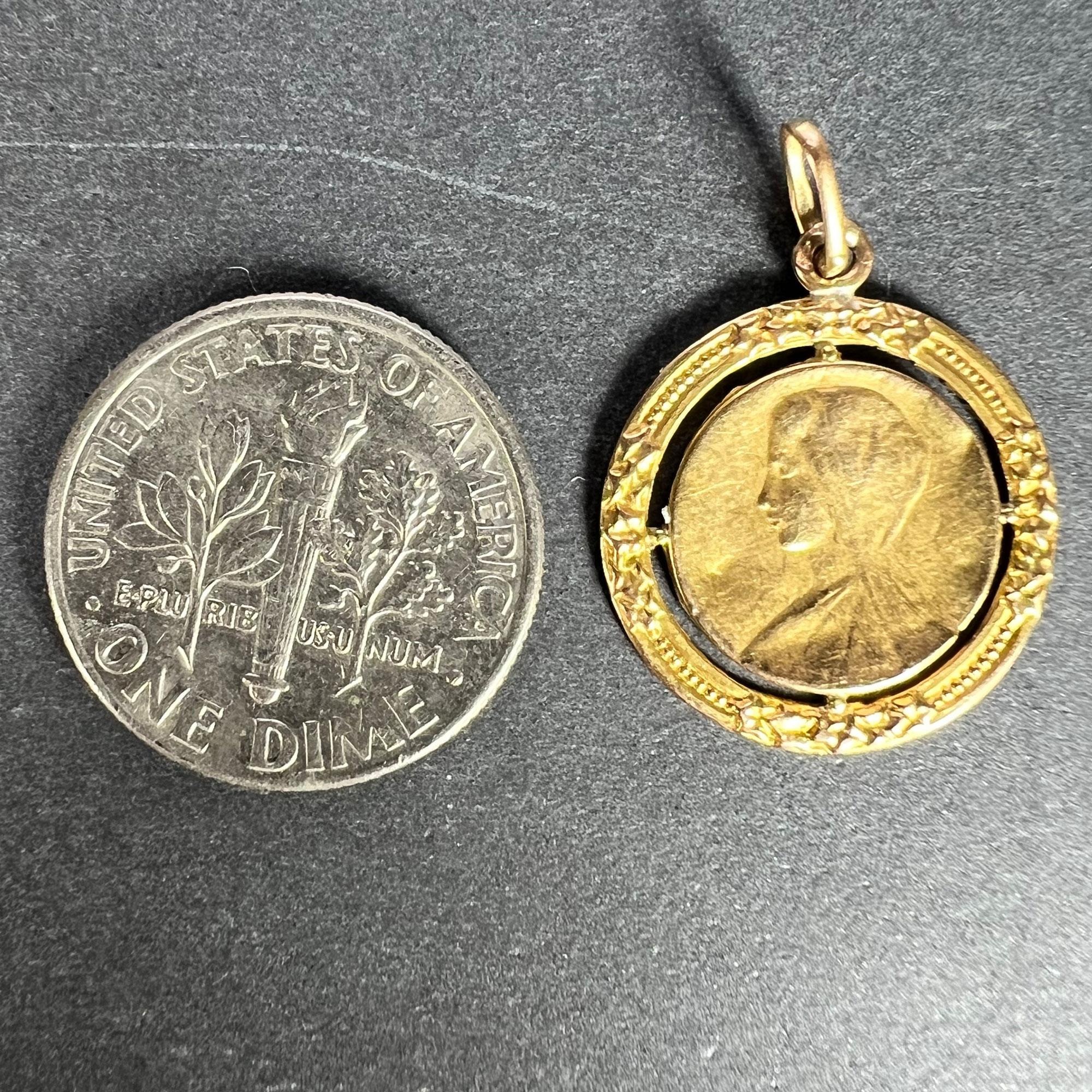 Vierge Marie française Couronne de feuilles de lierre Pendentif Médaille en or jaune 18K en vente 6