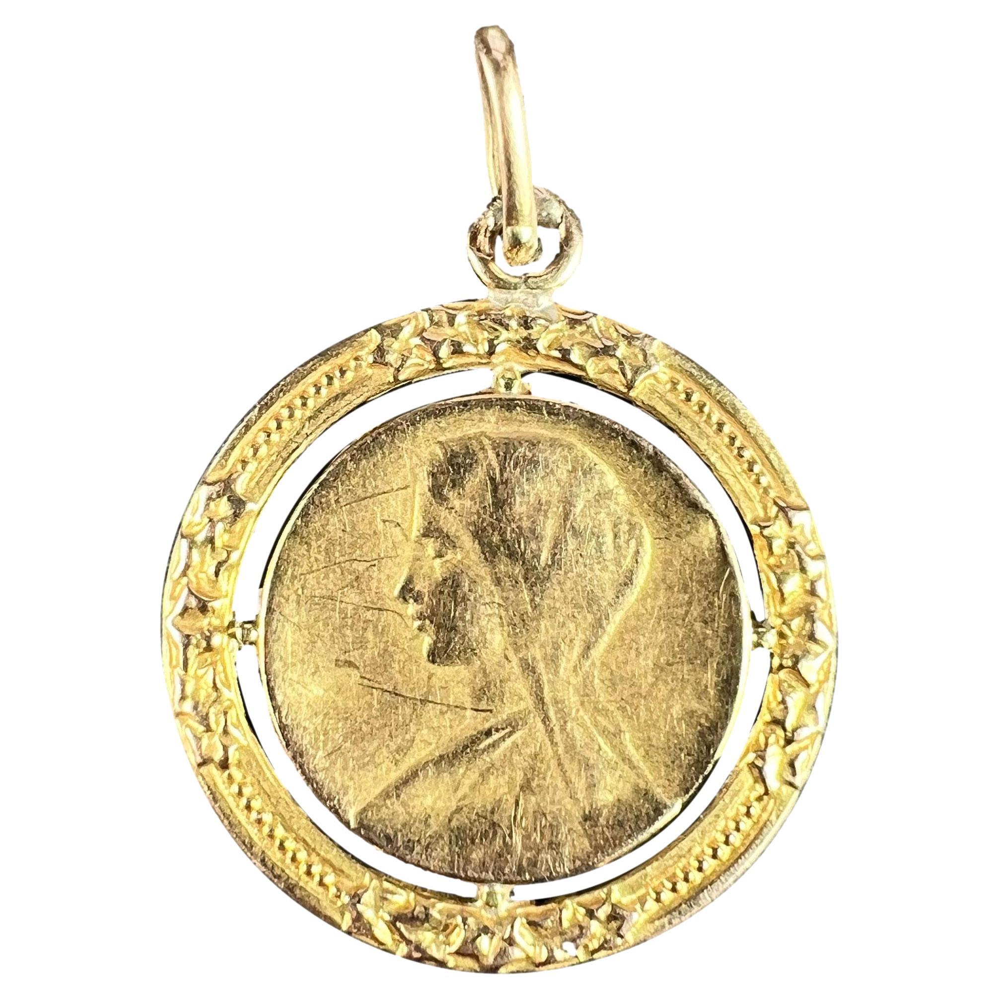 Vierge Marie française Couronne de feuilles de lierre Pendentif Médaille en or jaune 18K en vente