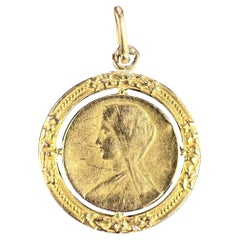 Vintage French Virgin Mary Ivy Leaf Wreath 18K Yellow Gold Medal Charm Pendant