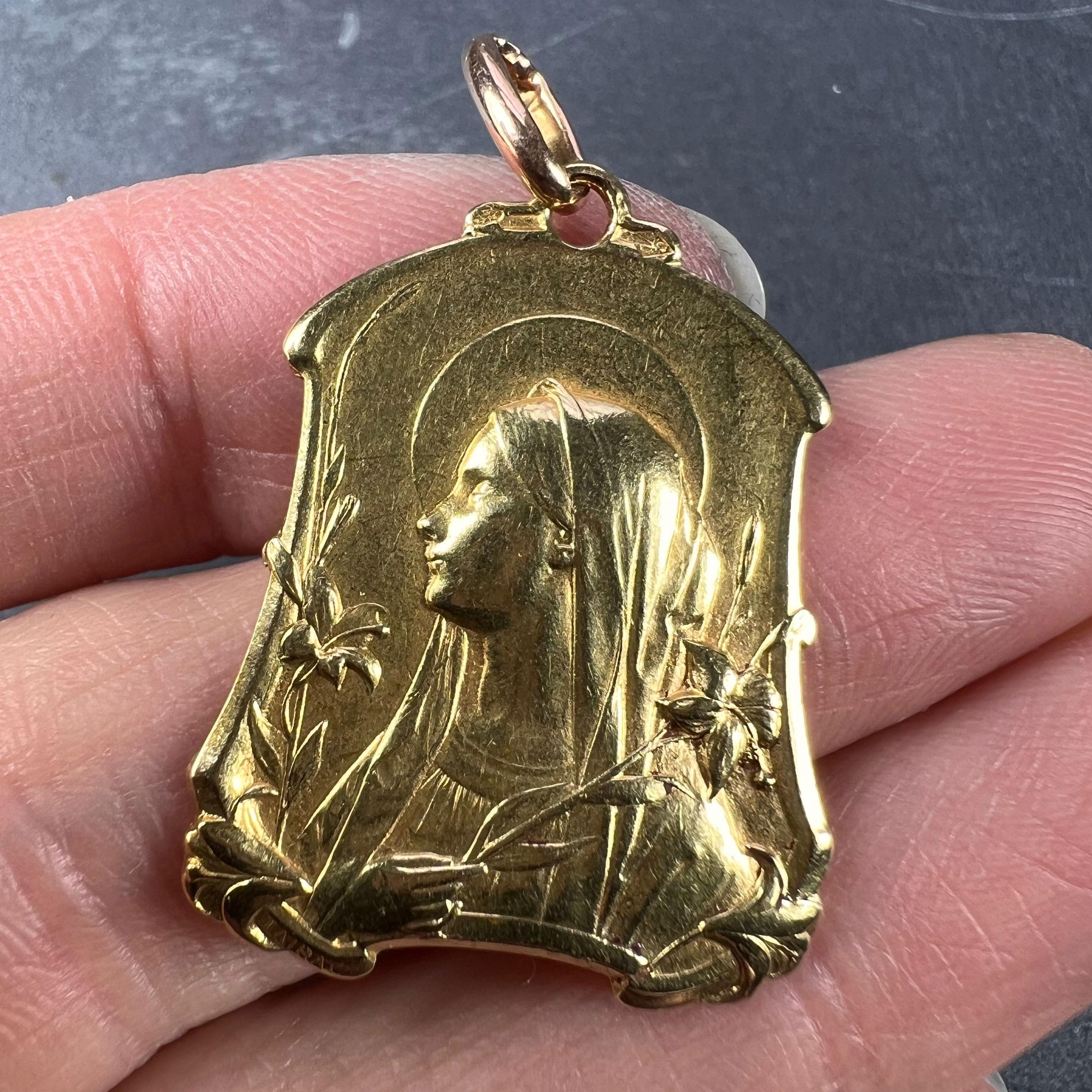 French Virgin Mary Lilies 18k Yellow Gold Medal Pendant In Good Condition For Sale In London, GB