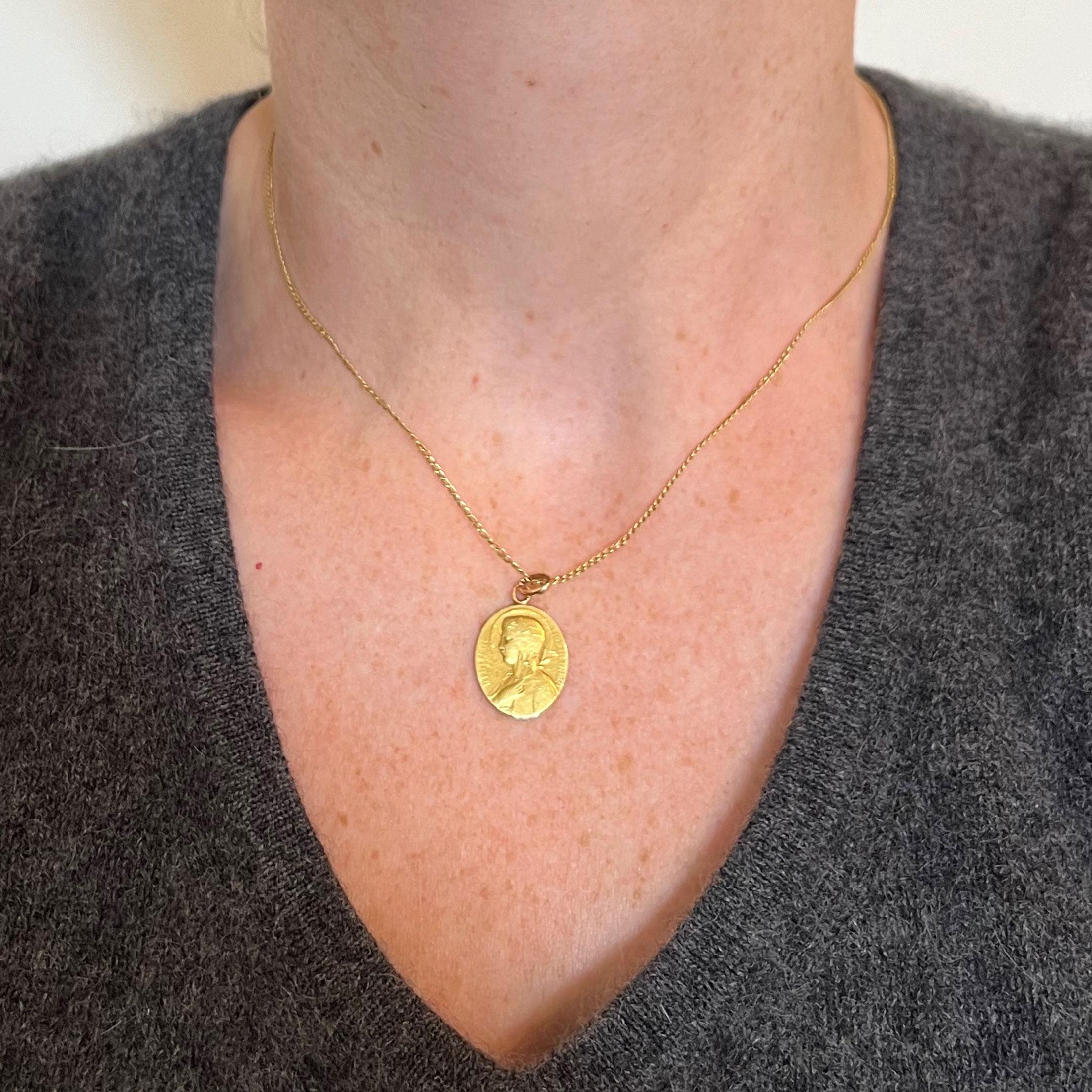 Women's or Men's French Virgin Mary Lily Among Lilies 18K Yellow Gold Oval Pendant Medal For Sale