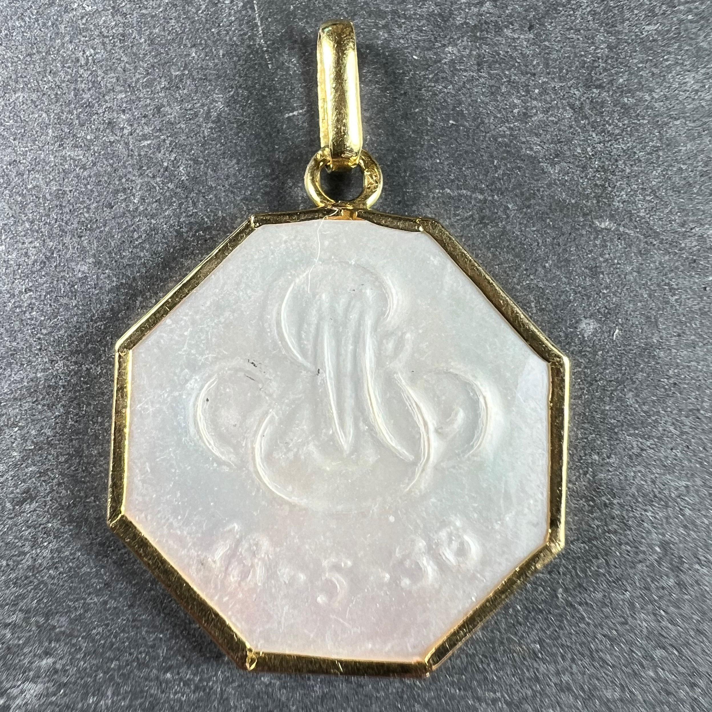 French Virgin Mary Mother of Pearl 18K Yellow Gold Charm Pendant In Good Condition In London, GB