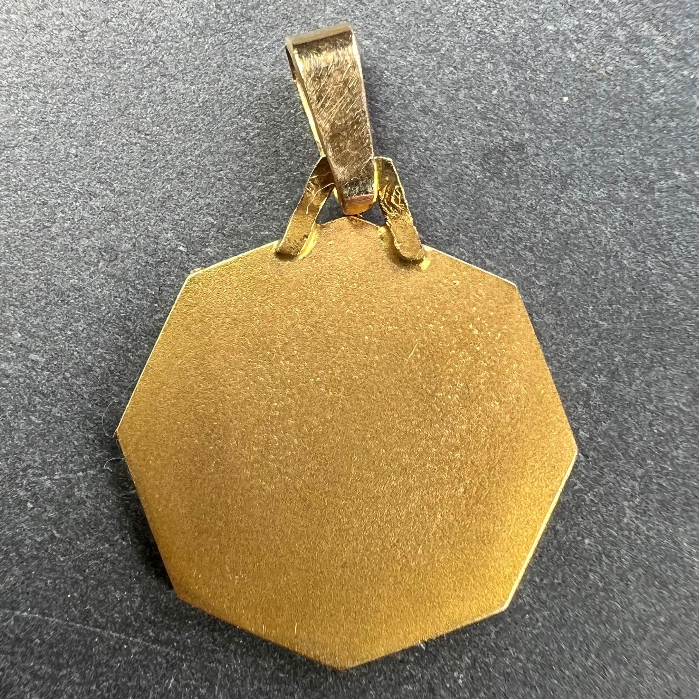 Pendentif en or jaune 18K avec médaille octogonale de la Vierge Marie française Bon état - En vente à London, GB