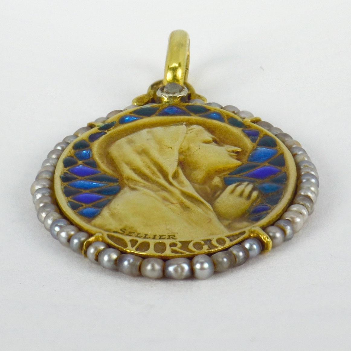 An 18 karat (18K) yellow gold pendant designed as a medal depicting the Virgin Mary with plique-a-jour enamel, a rose-cut diamond and surrounded by 48 natural seed pearls. Engraved to the reverse with a monogram of EF and the date ‘29 Jan 1945’. 