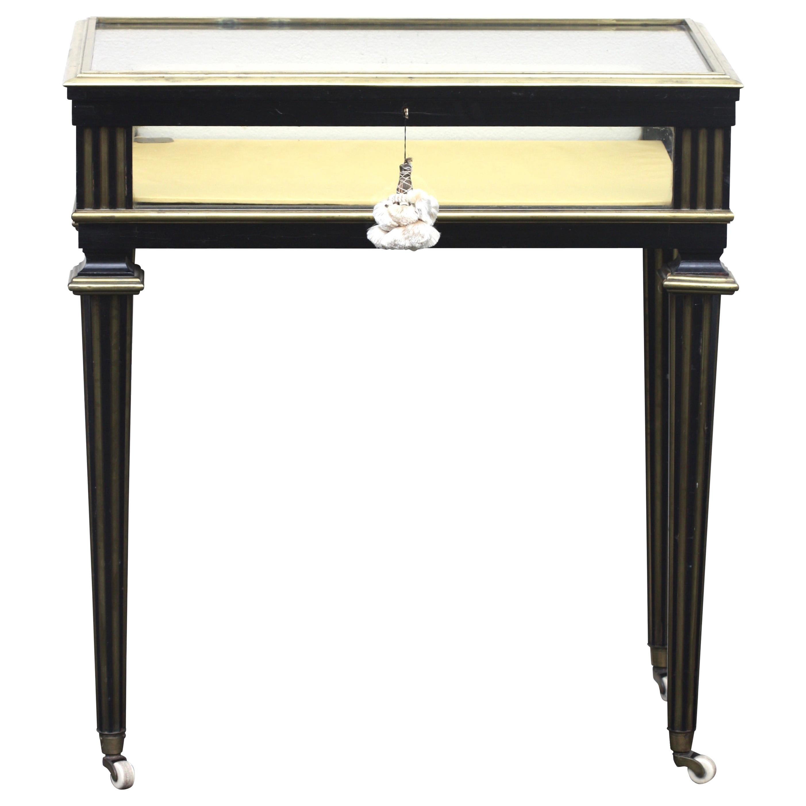 French Vitrine Table Belle pour une collection de bijoux fins Paris, circa 1890 en vente