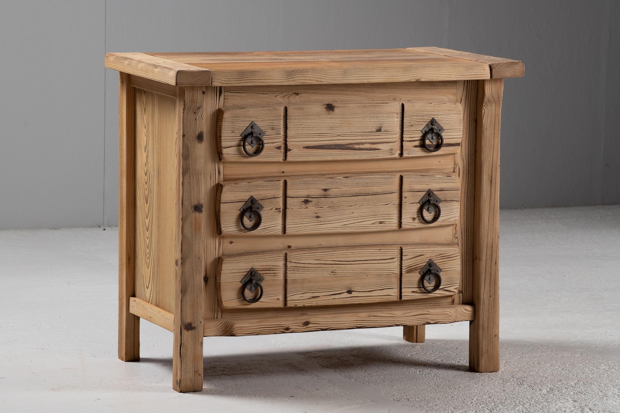 French Wabi-Sabi Chest of Drawers in Stripped Pine For Sale 8