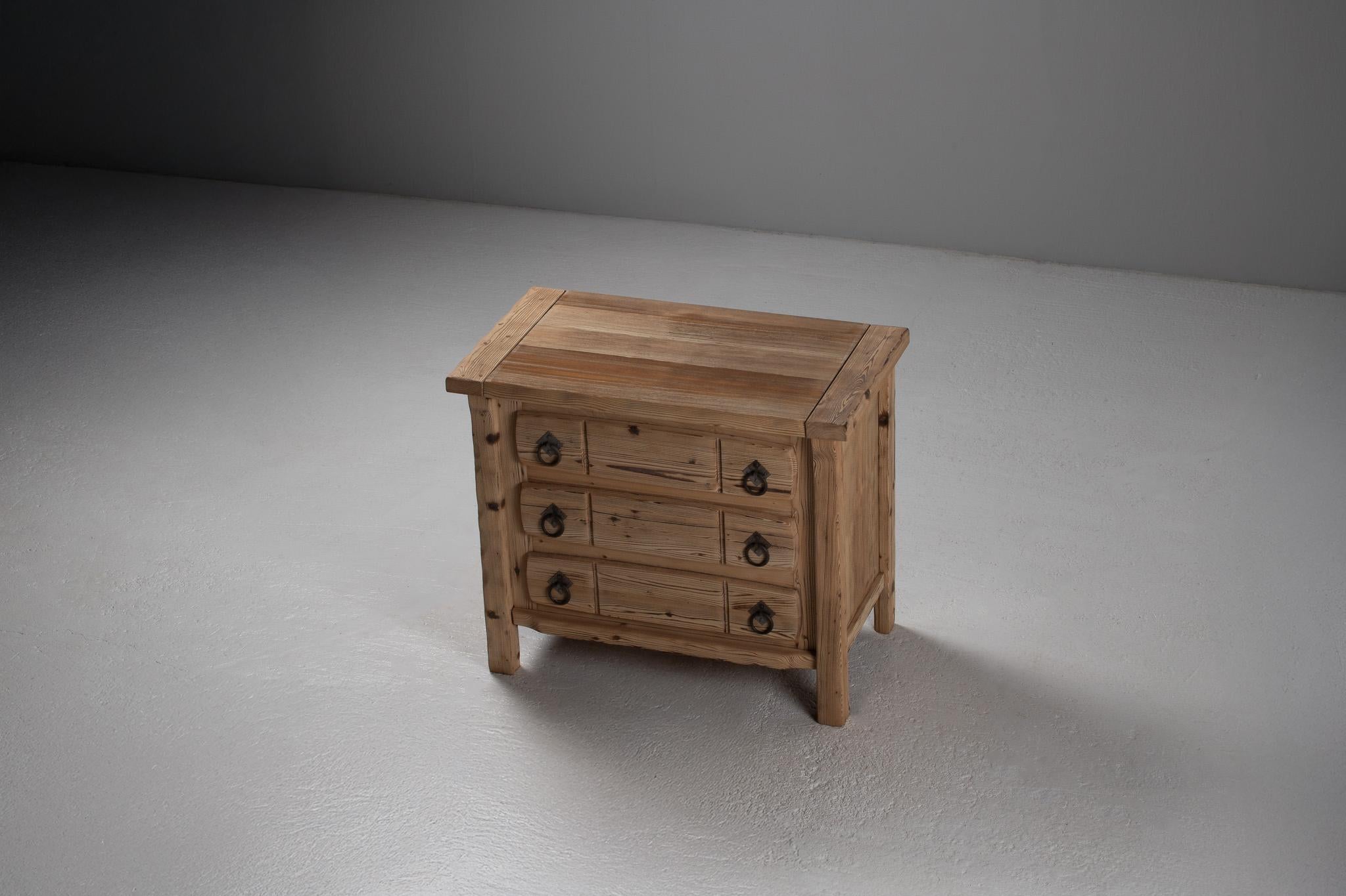 French Wabi-Sabi Chest of Drawers in Stripped Pine For Sale 2