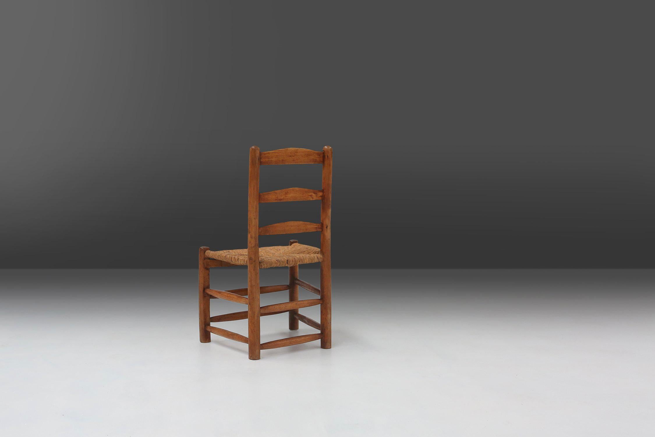 Silla auxiliar francesa Wabi-Sabi de madera y mimbre, años 1850 Rústico en venta
