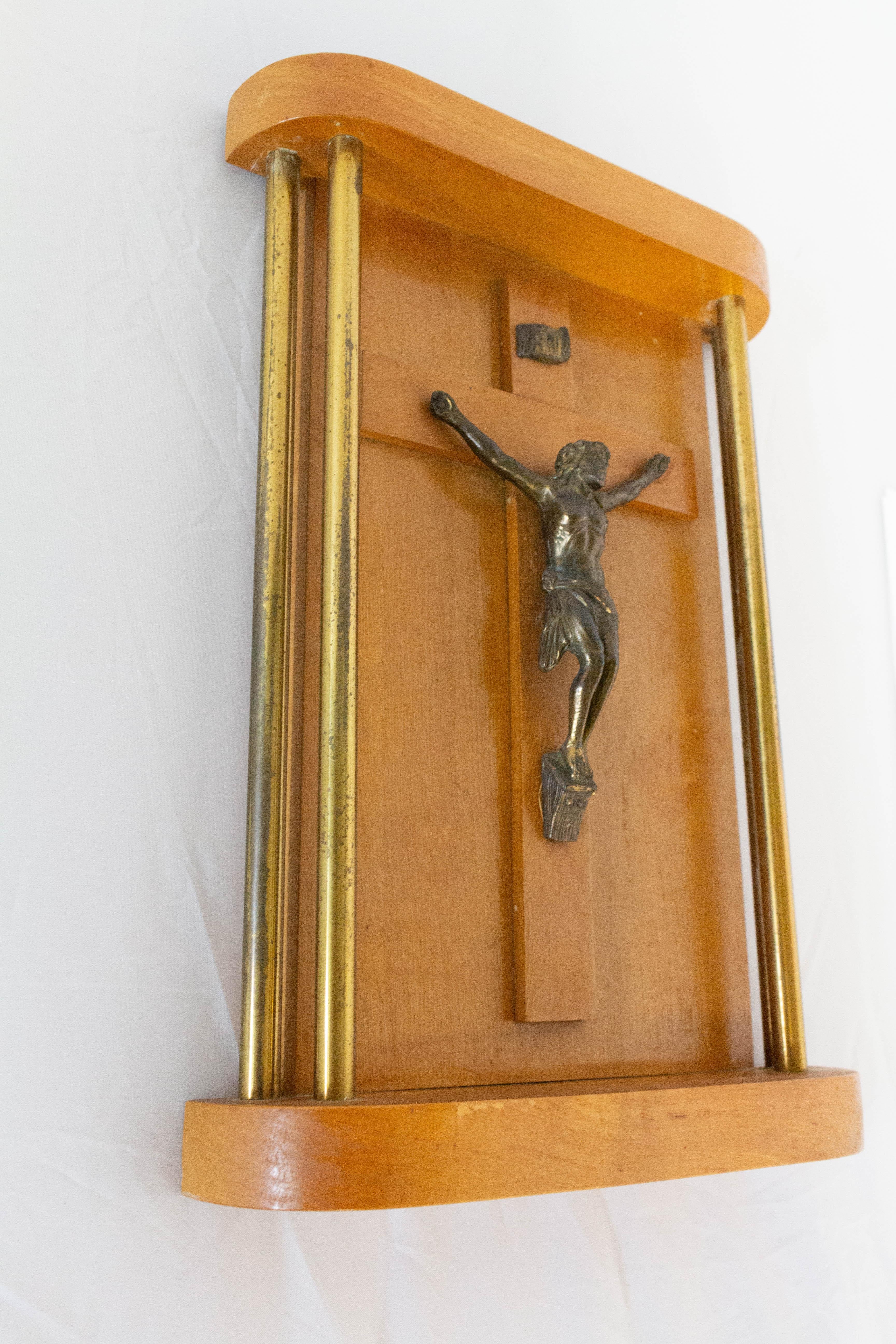 French midcentury wall crucifix with four brass columns
In the style Art Deco
Good antique condition for its age with minor marks of use.

      