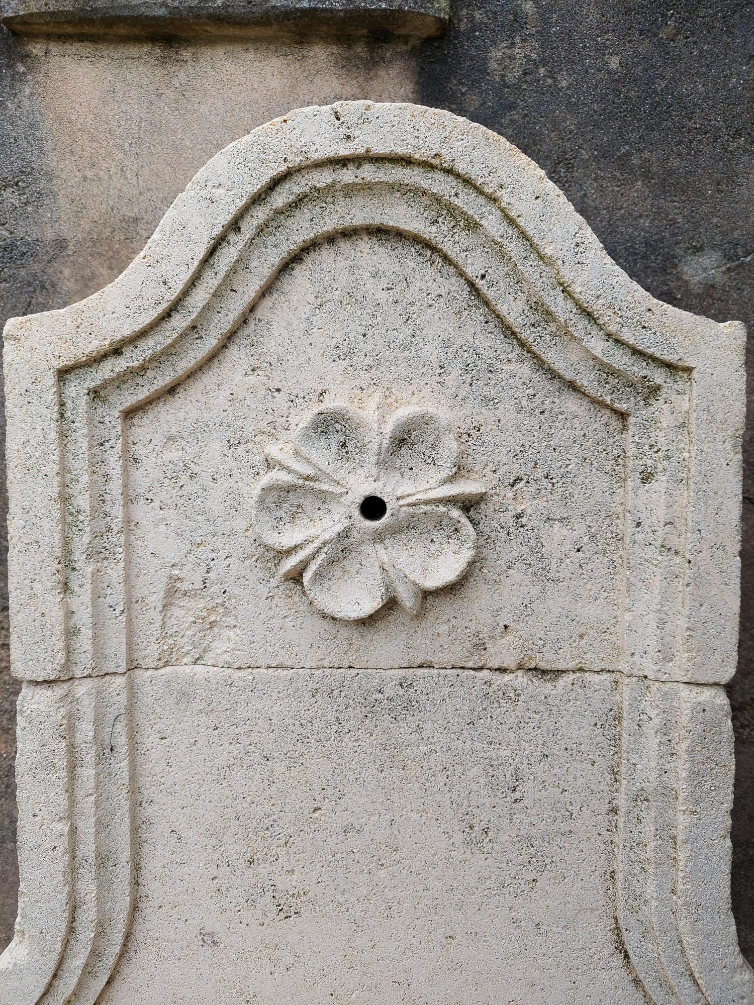 French Wall Fountain made of light Limestone For Sale 1