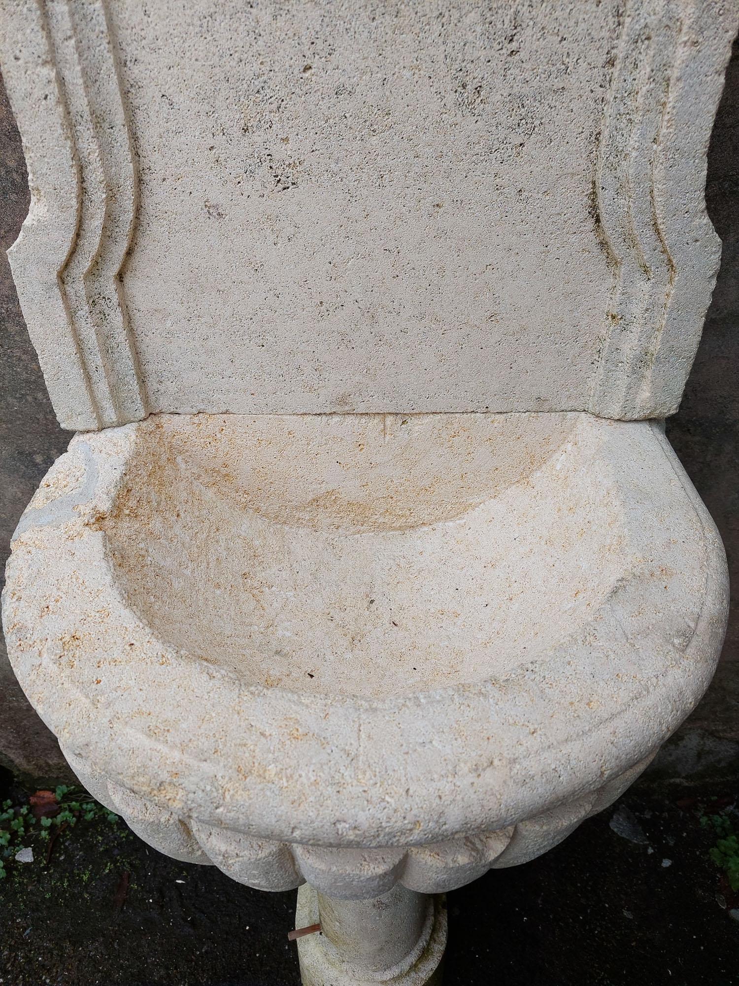 French Wall Fountain made of light Limestone For Sale 2