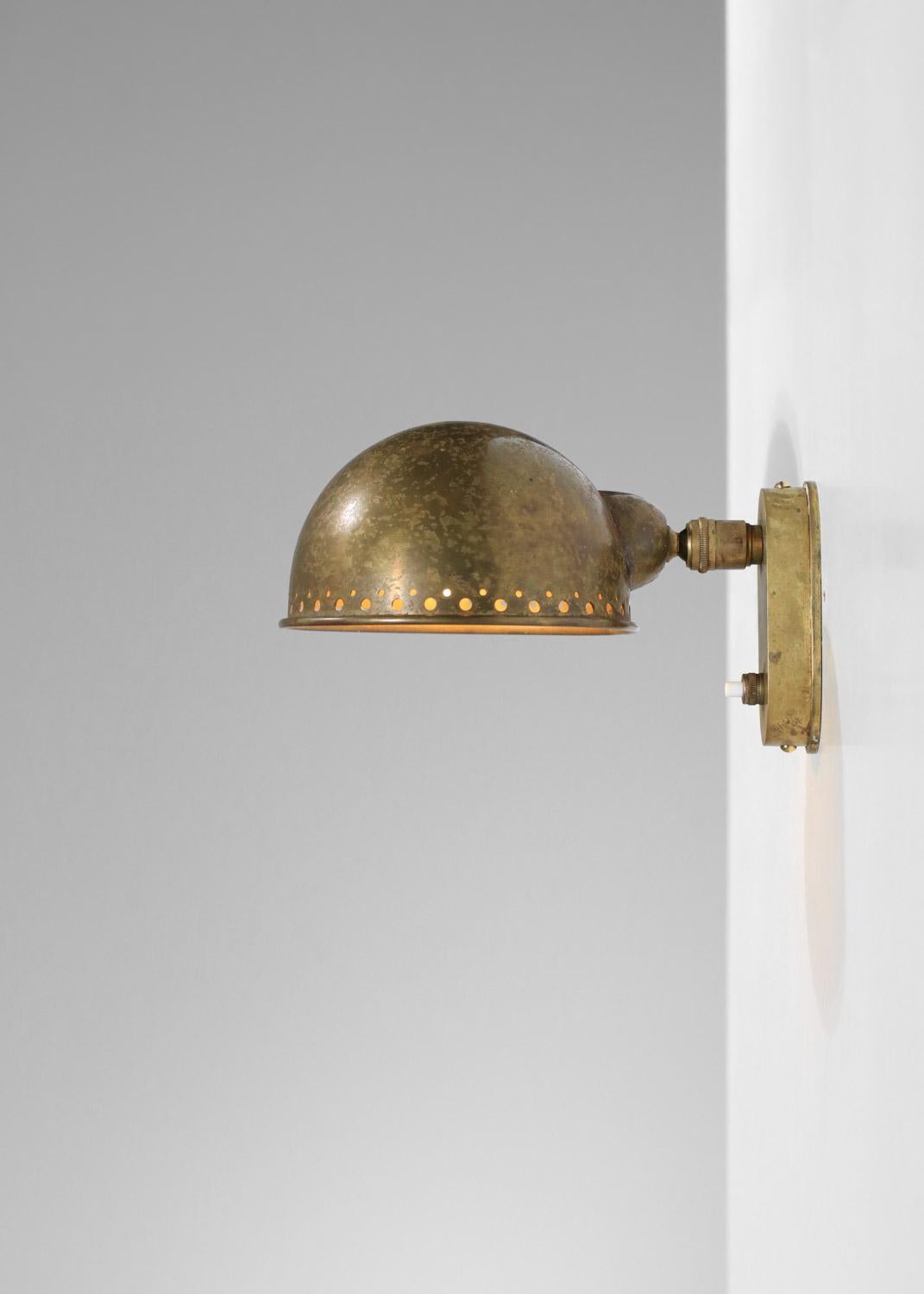 Francese Lampada da parete francese di Genet & Michon in ottone massiccio ossidato modernista in vendita
