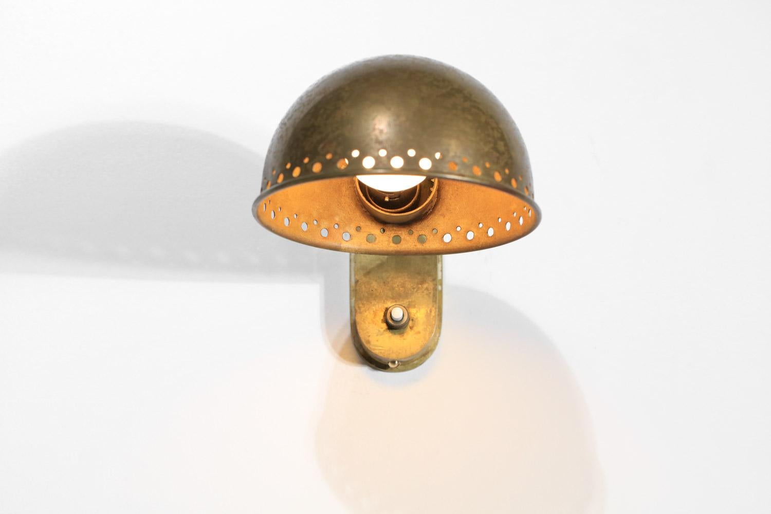 Metà XX secolo Lampada da parete francese di Genet & Michon in ottone massiccio ossidato modernista in vendita