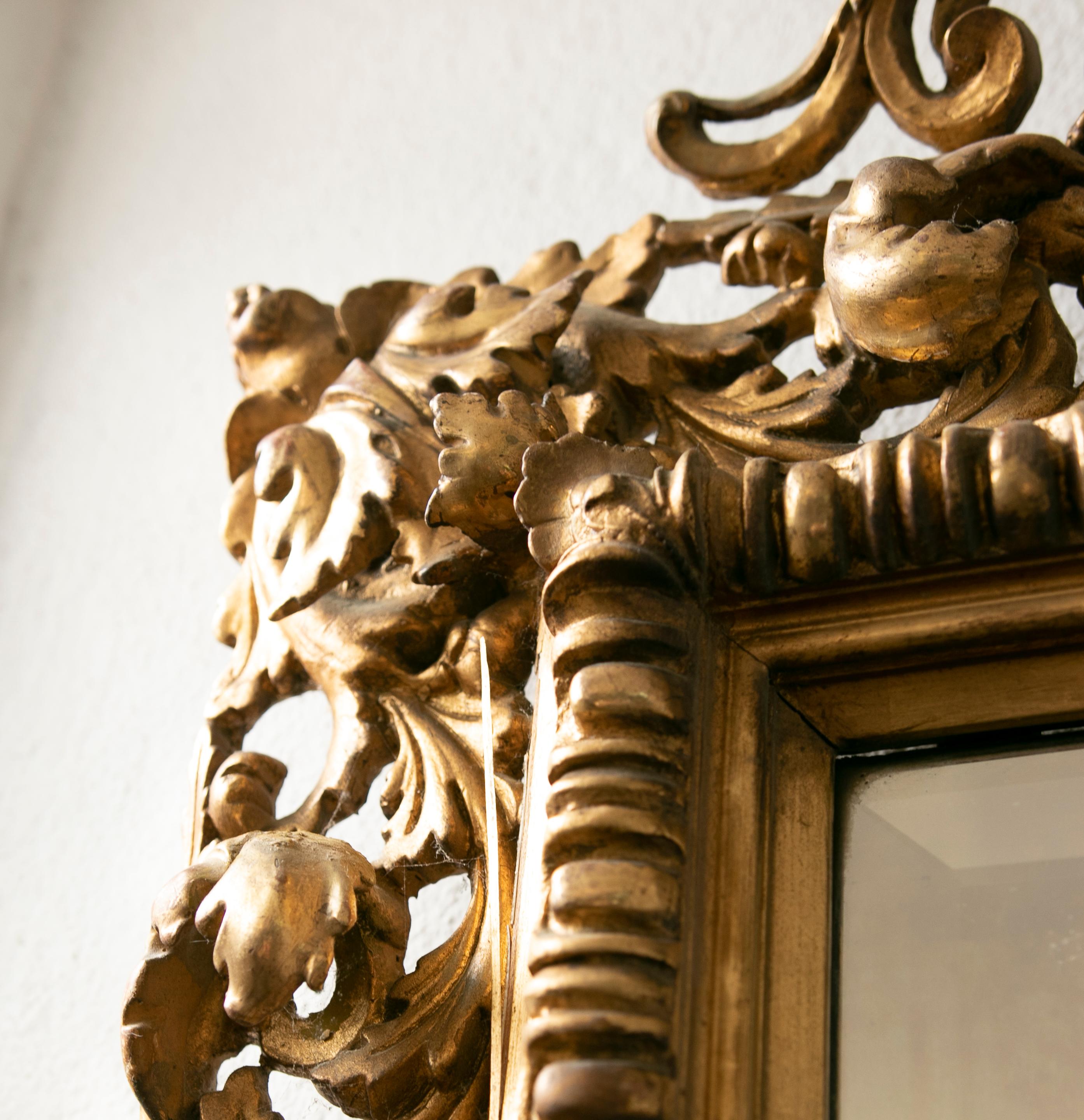 French Wall Mirror in Gilded Wood with Flowers and Cherubs Decoration For Sale 2
