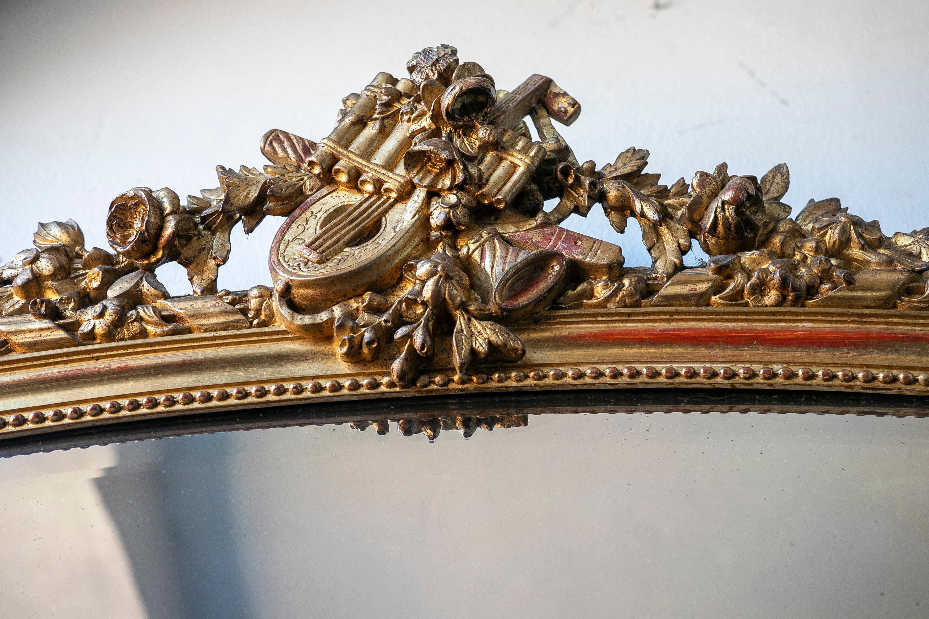 French Wall Mirror in Gilded Wood with the Coping Top Decorated with Instruments For Sale 5