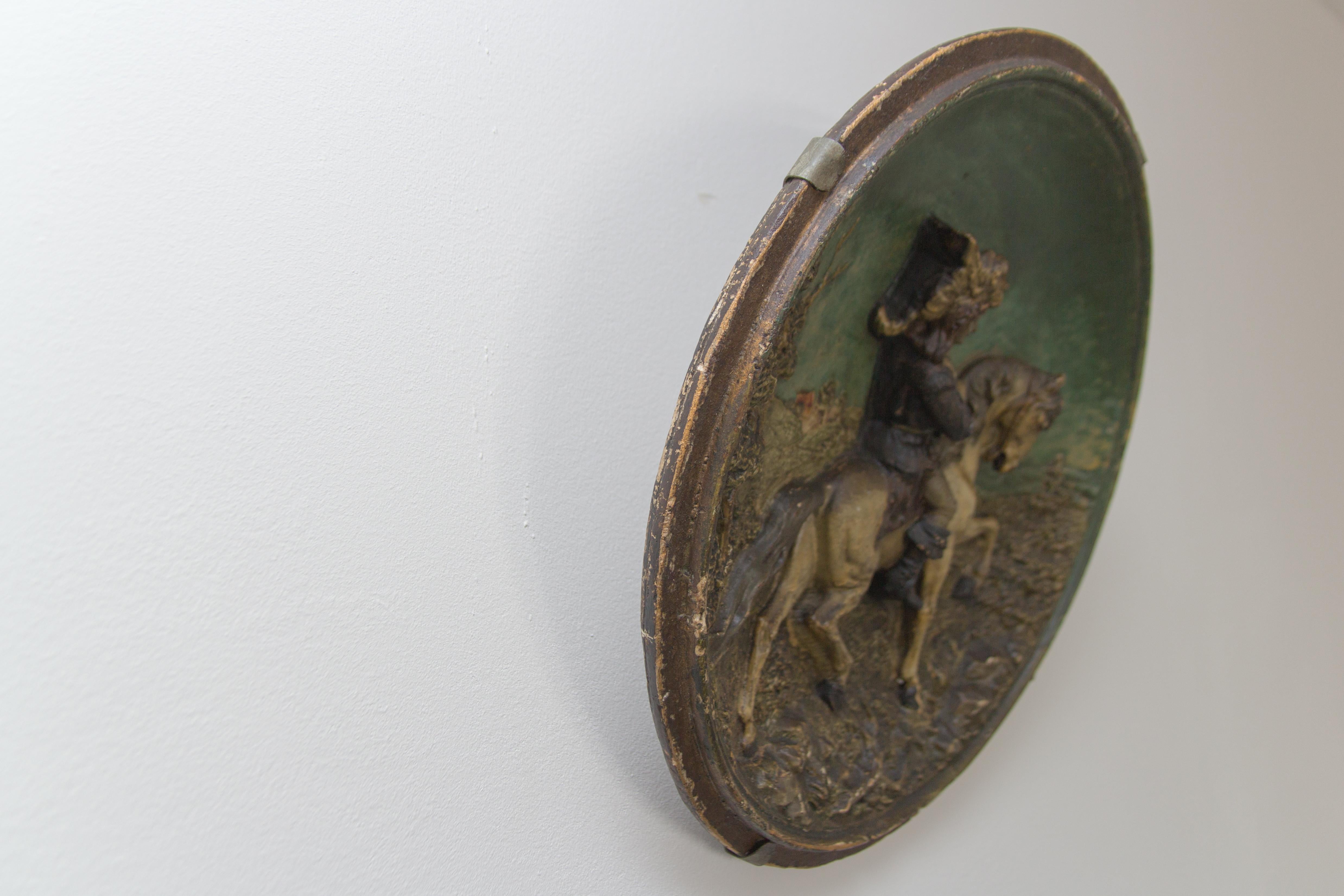 French wall plate made of plaster with relief depicting horse and rider, hunting. Made in early 20th Century.
Dimensions: diameter: 43 cm / 16.92 in; depth: 9 cm / 3.54 in
