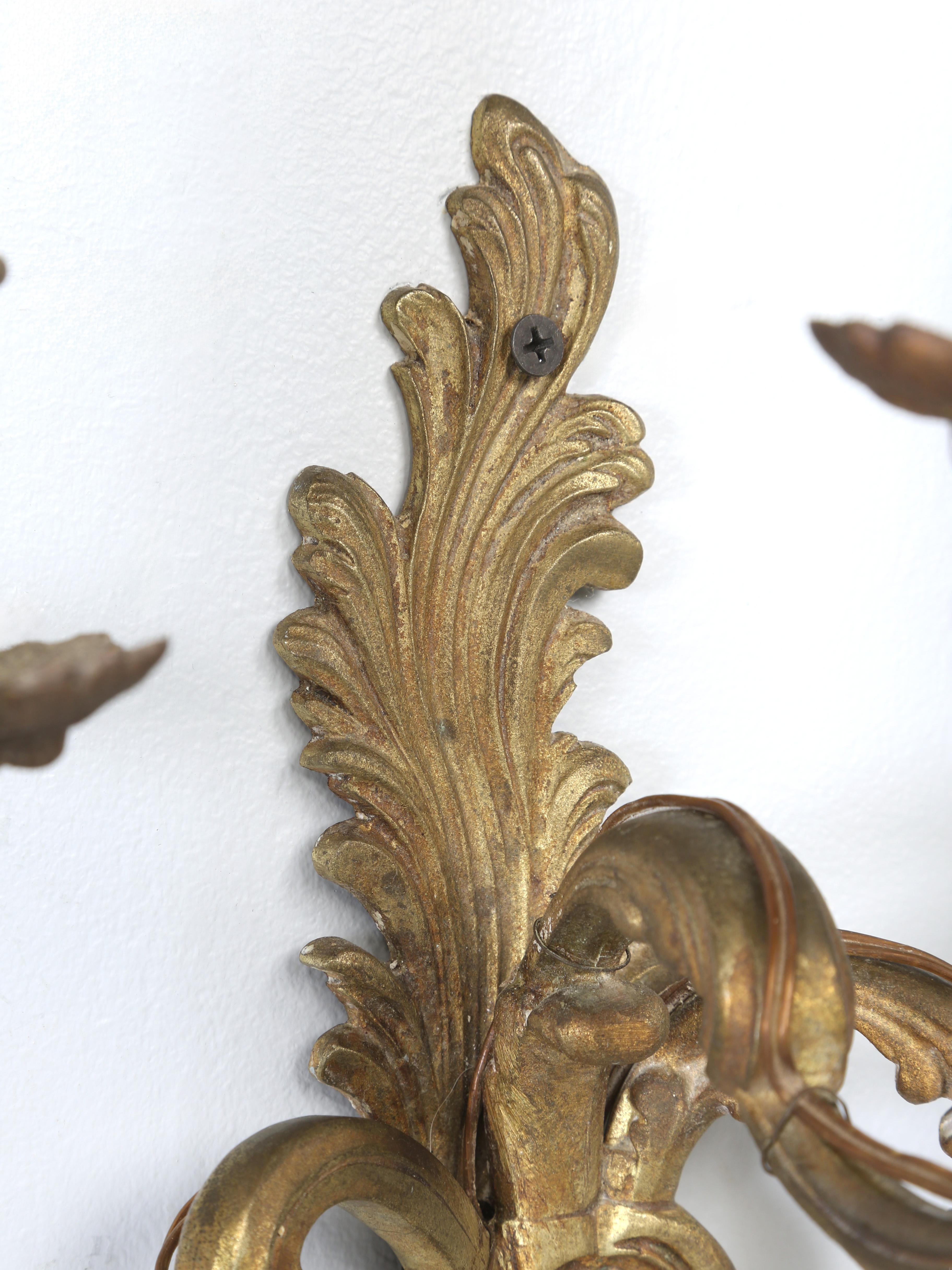 Appliques murales françaises de style rococo ou Louis XV en laiton massif avec dorure ancienne en vente 2
