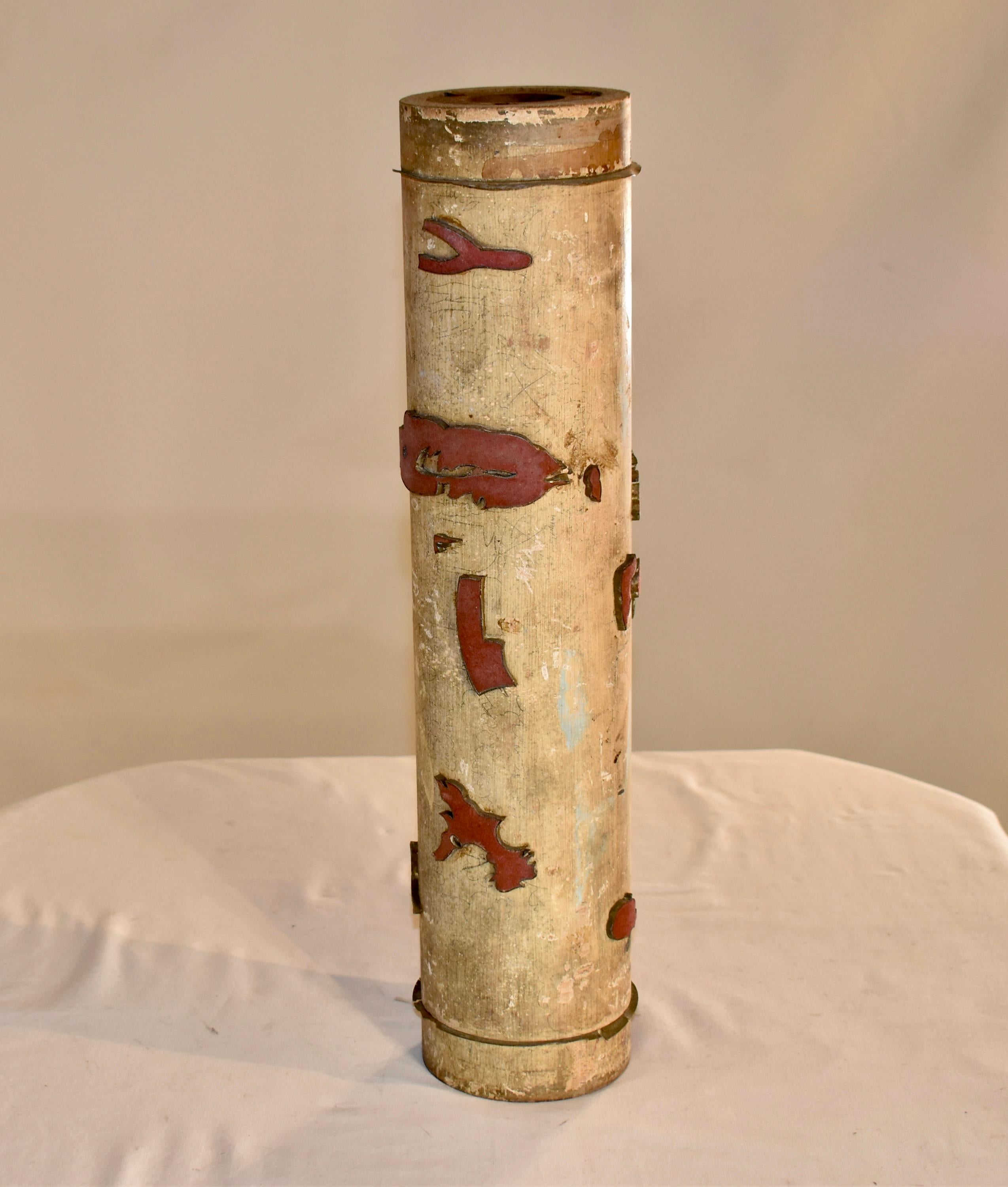 Rolle di carta da parati in legno di pino del 1900 circa, proveniente dalla Francia.