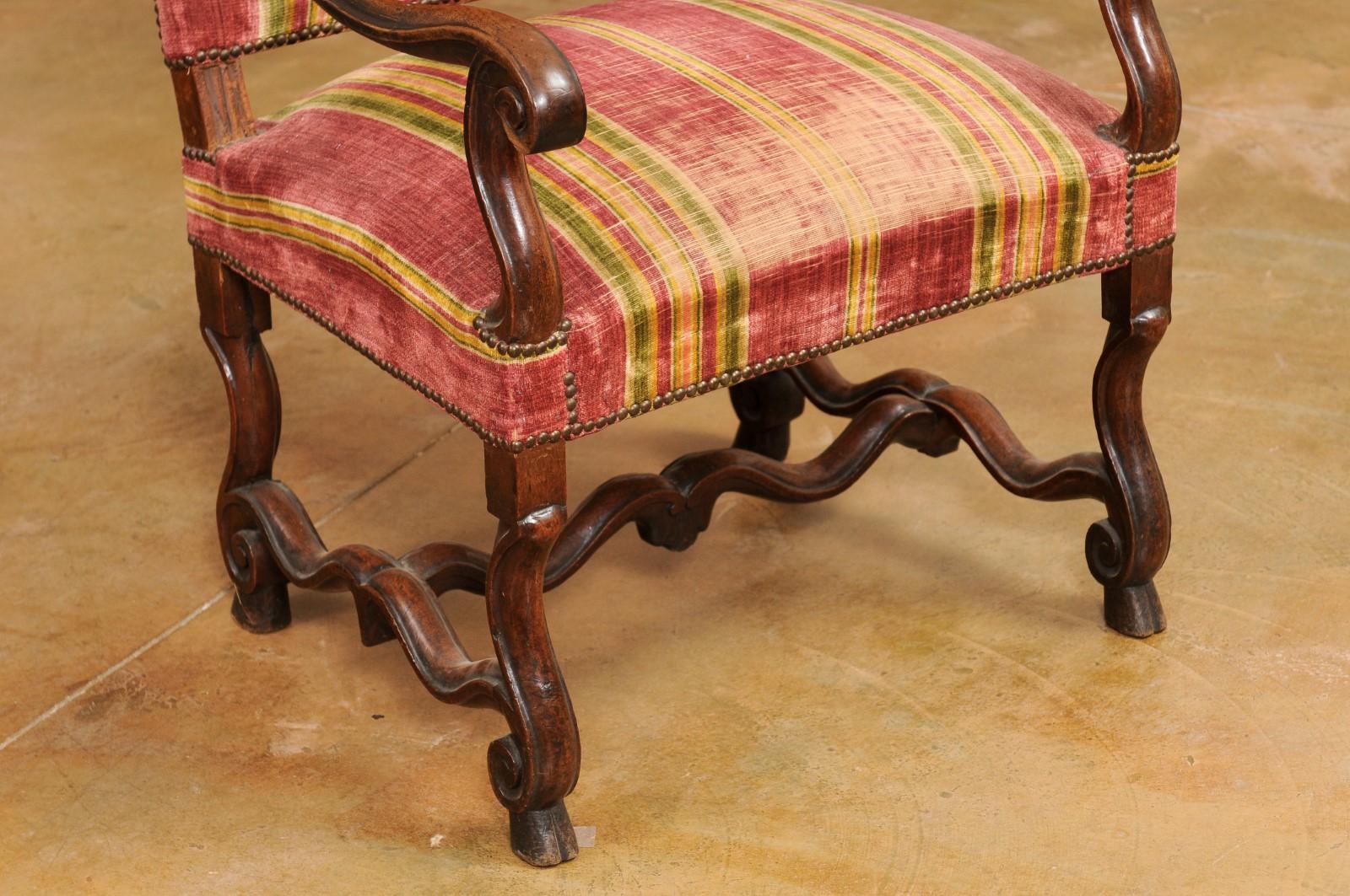 French Walnut 1790s Louis XIV Style Fauteuil with Large Scrolling Arms In Good Condition In Atlanta, GA