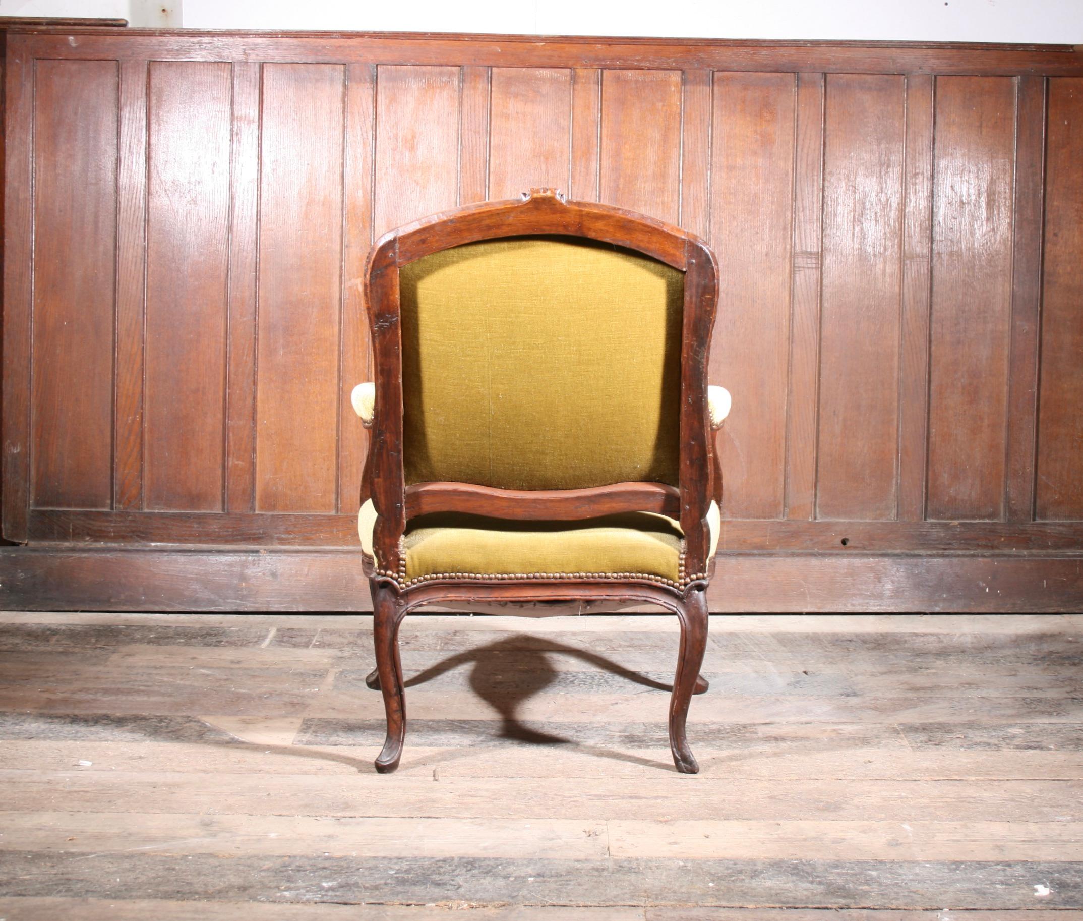 French Walnut 18Th Century Armchair C.1770 (Louis XVI.) im Angebot