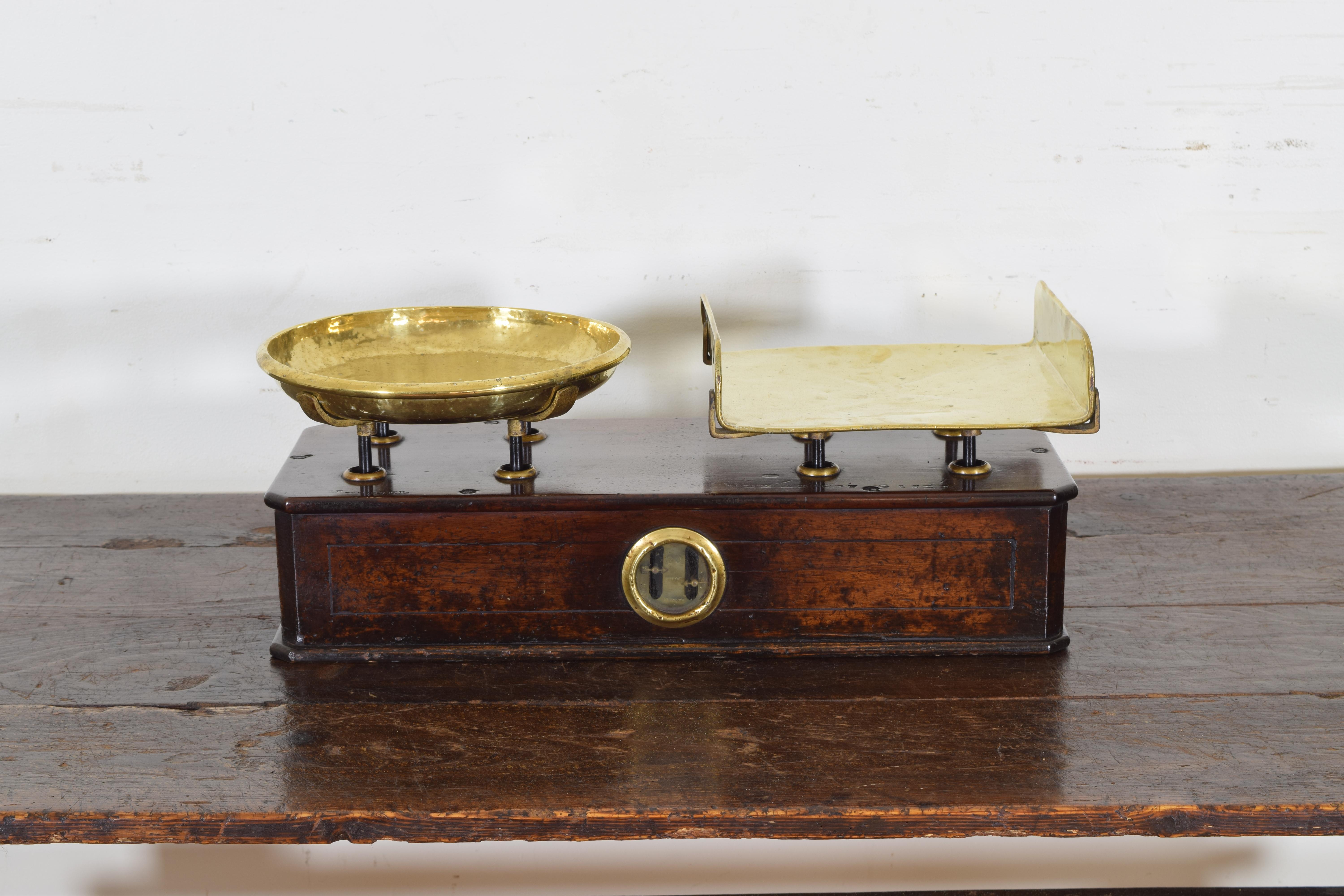 French Walnut and Brass Kilogramme Scale and Weights, Mid-19th Century In Excellent Condition In Atlanta, GA