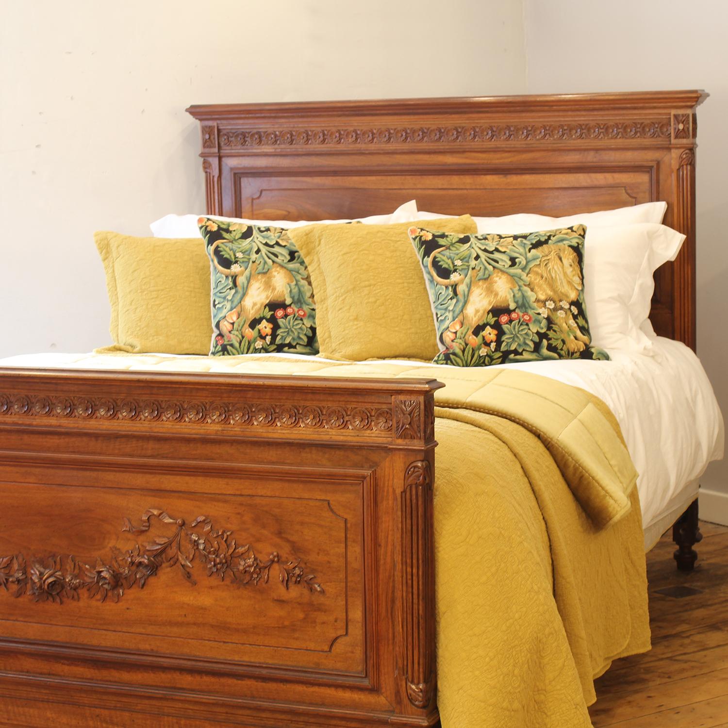 Cama antigua de nogal francés con rosa tallada, WK205 Francés en venta