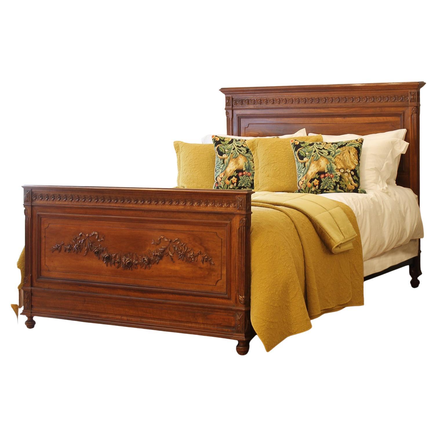 Cama antigua de nogal francés con rosa tallada, WK205 en venta