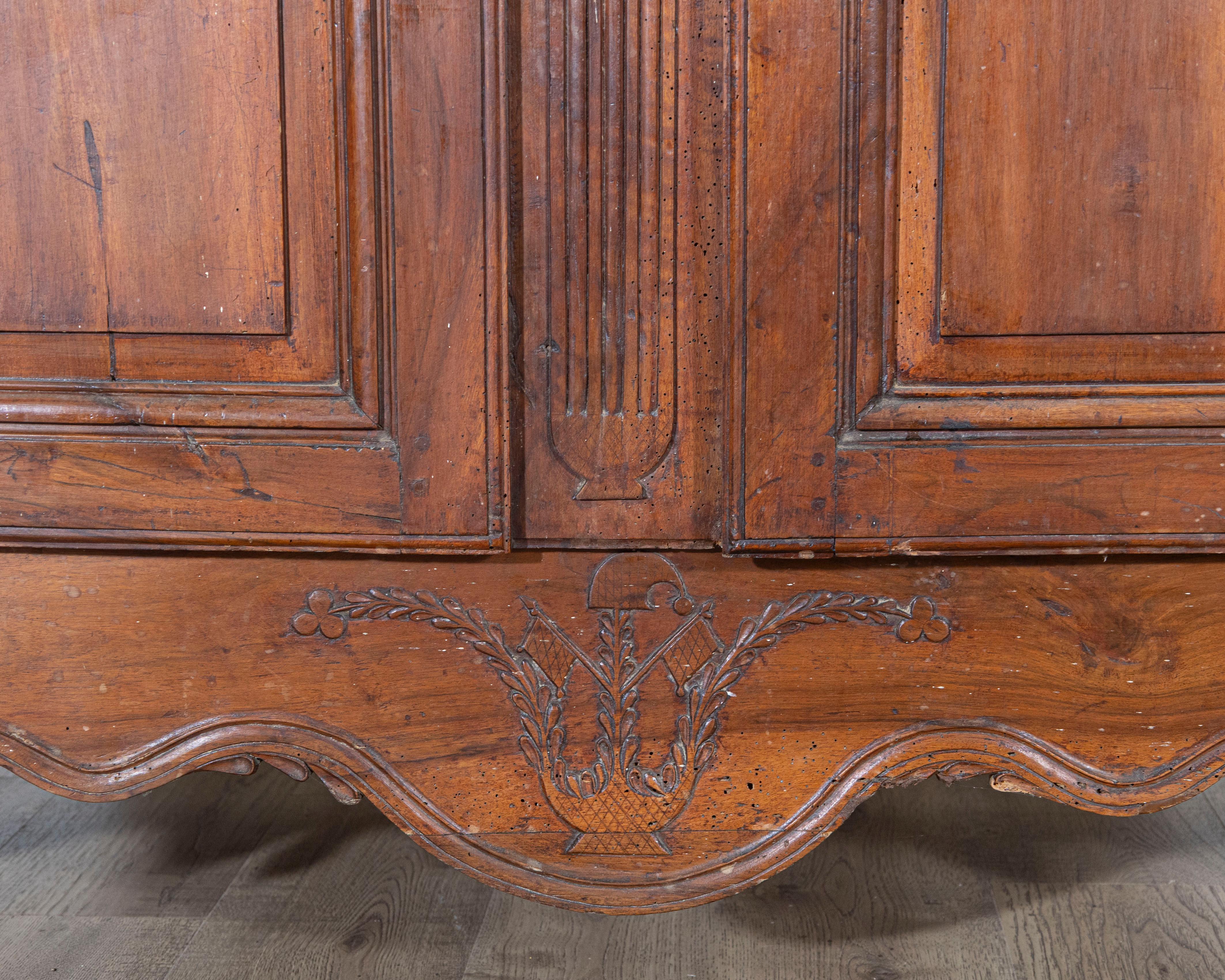 French Walnut Armoire Linen Cupboard, Transition Louis XV–Louis XVI Period In Good Condition For Sale In Atlanta, GA