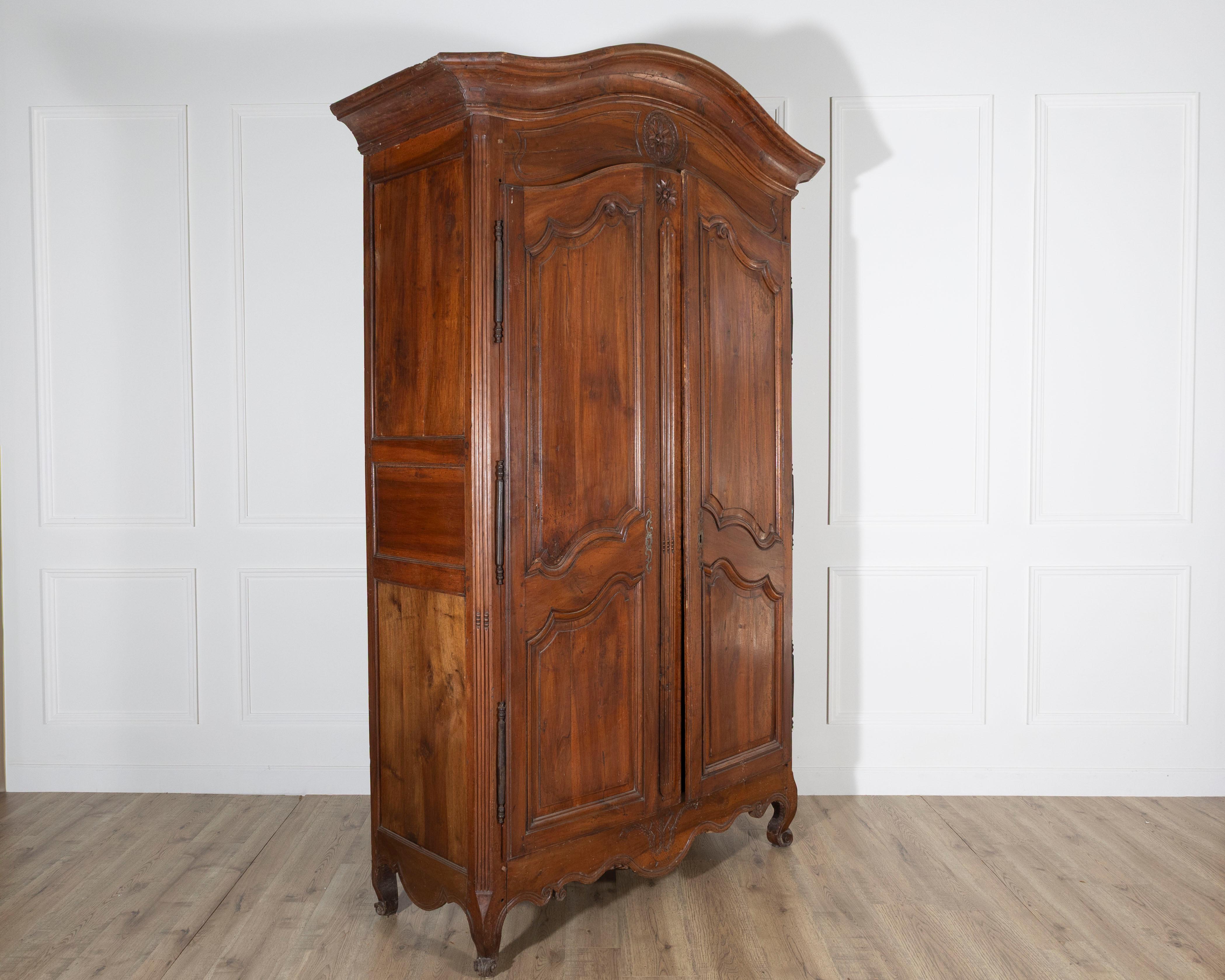 French Walnut Armoire Linen Cupboard, Transition Louis XV–Louis XVI Period For Sale 1