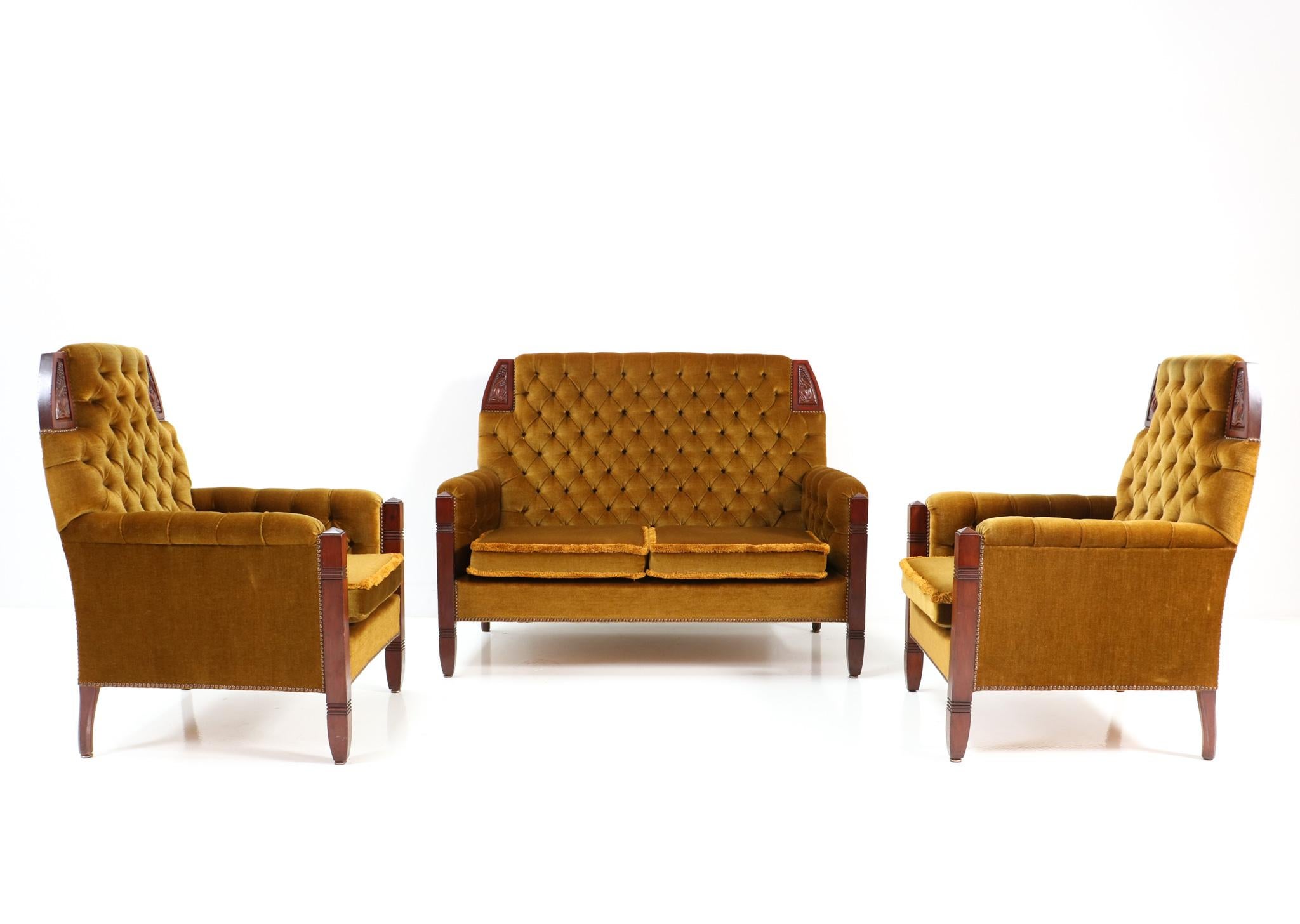 Magnificent and rare Art Deco living room set.
Striking French design from the 1930s.
Solid walnut frames and re-upholstered with velvet by the previous owner.
The set consists of a bench or sofa and two matching armchairs.
Dimensions of the