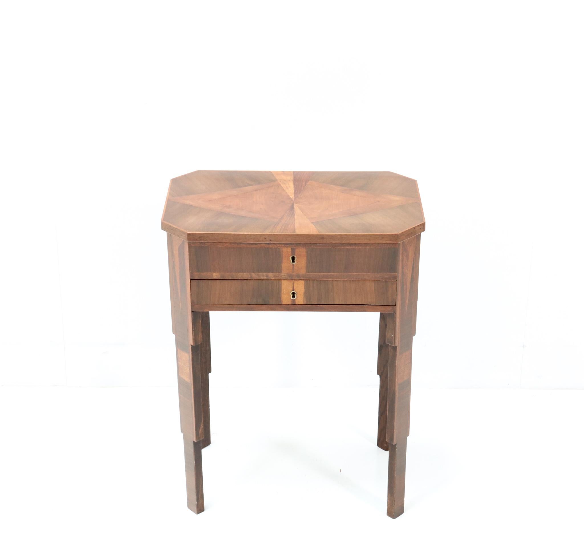 Magnificent and rare Art Deco sewing table.
Striking French design of the 1930s.
Walnut veneered wooden frame with original inlay of satinwood veneer.
Lock and key are in good working order.
This wonderful Art Deco sewing table is in very good