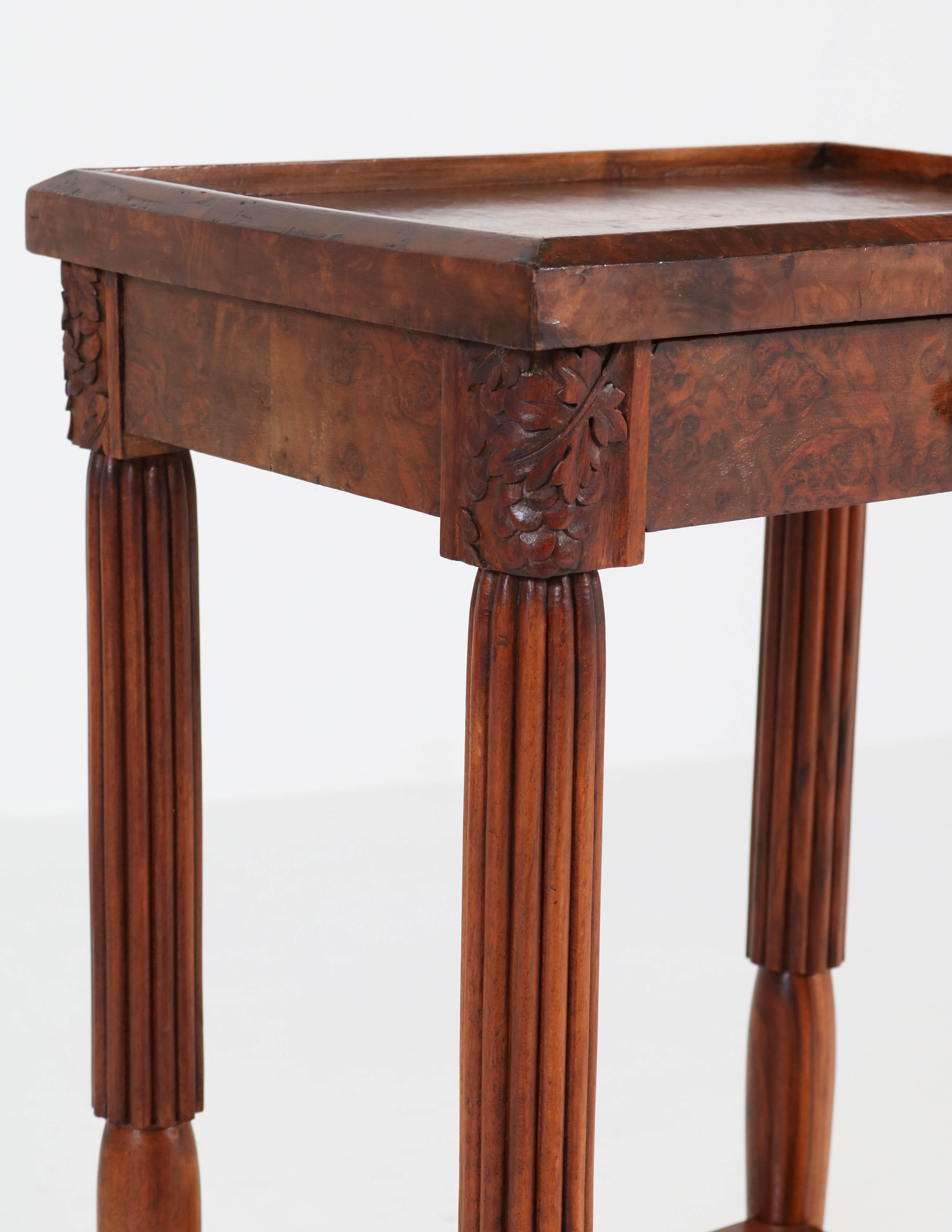 French Walnut Art Deco Side Table with Drawer, 1930s (Walnuss)