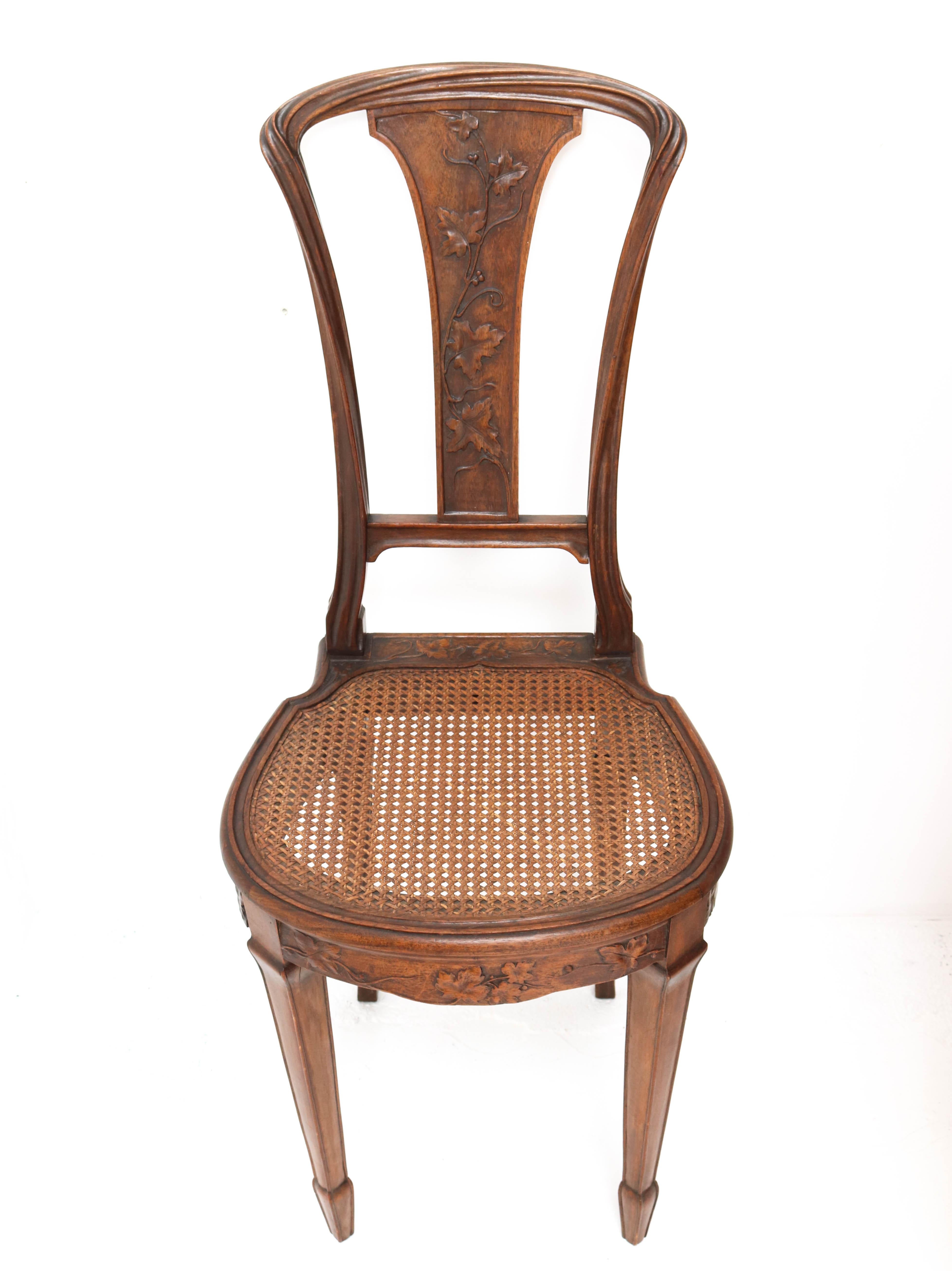 French Walnut Art Nouveau Side Chair Attributed to Louis Majorelle, 1900s In Good Condition In Amsterdam, NL
