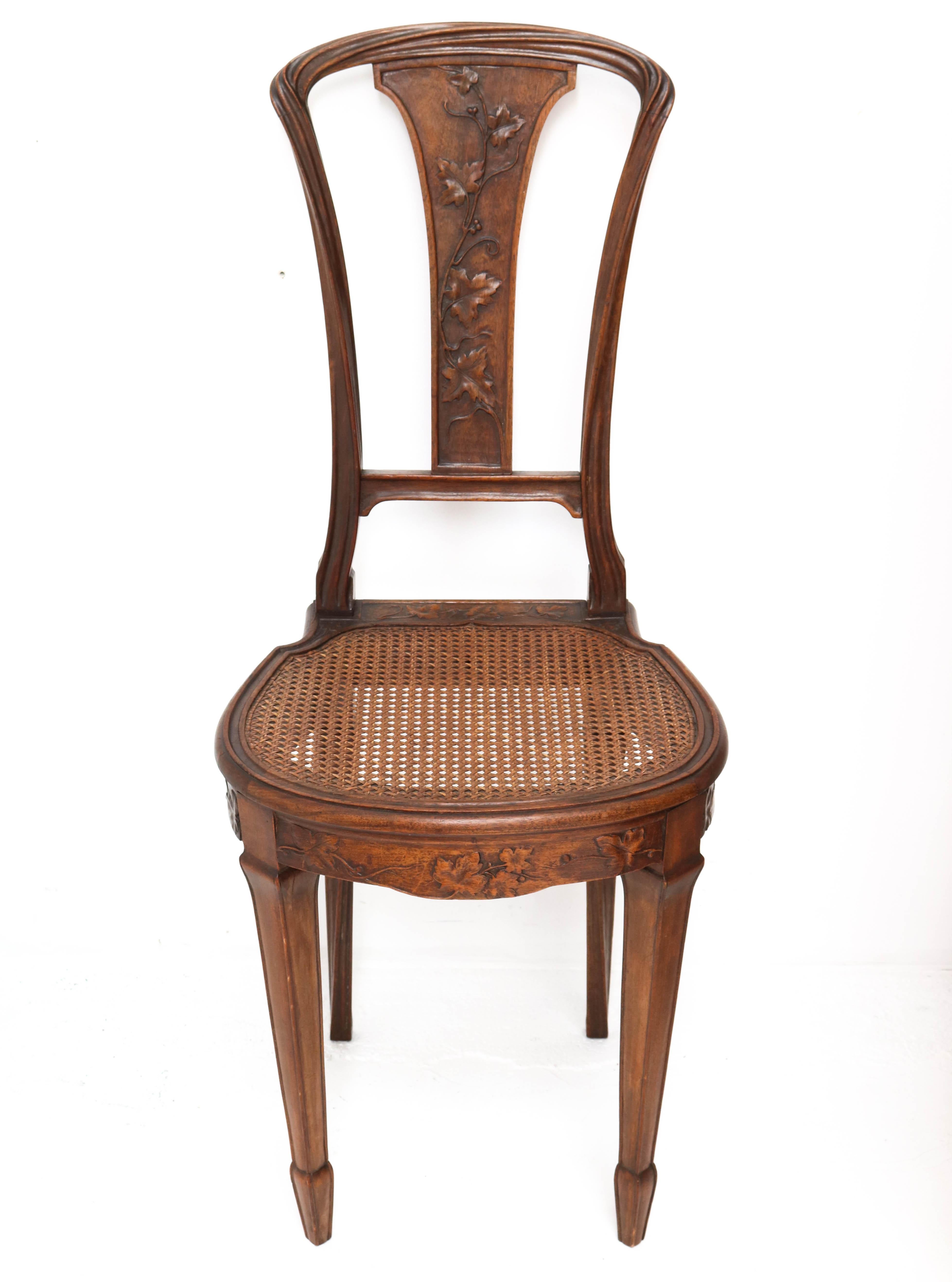 Early 20th Century French Walnut Art Nouveau Side Chair Attributed to Louis Majorelle, 1900s