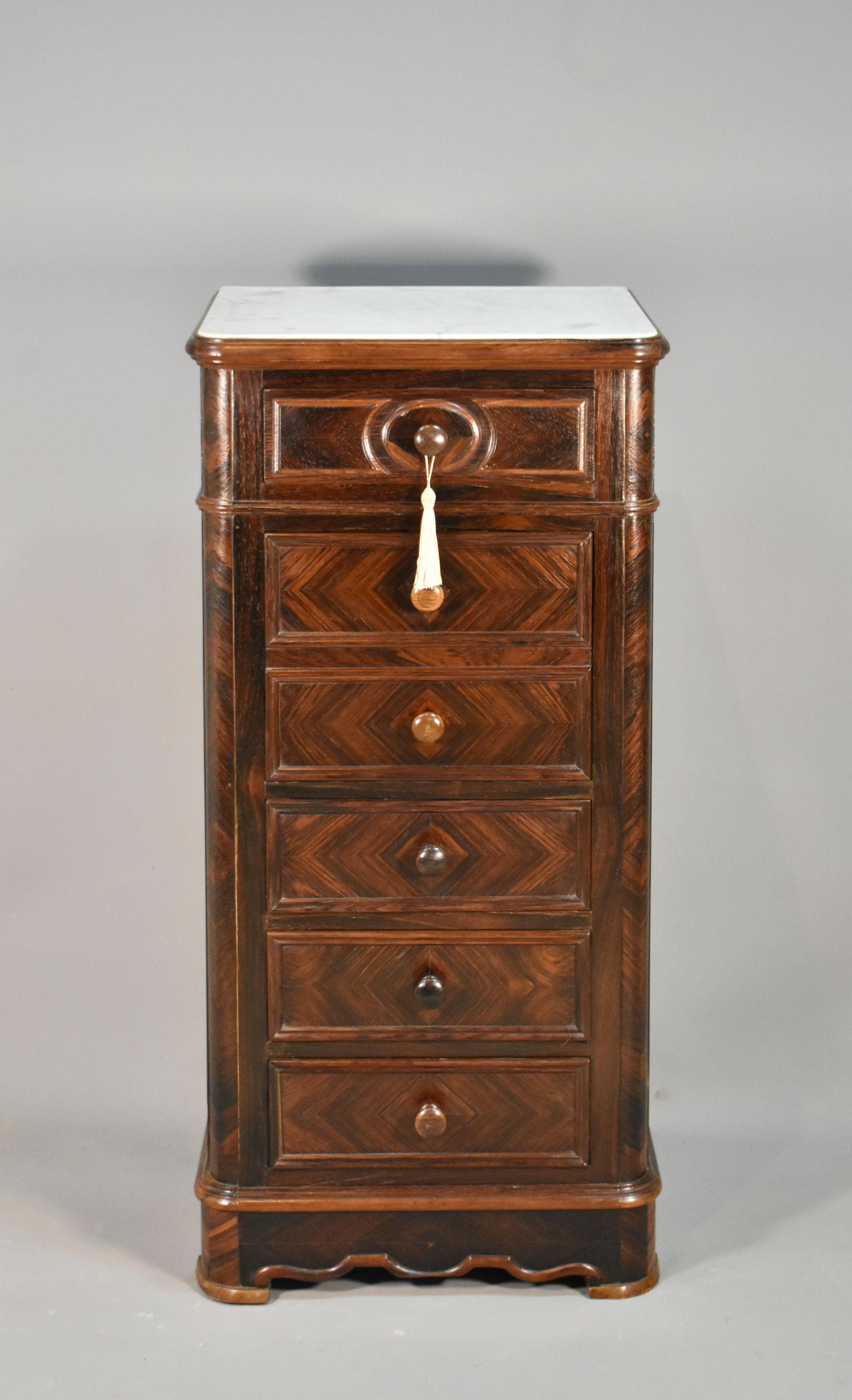 French Walnut Bedside Cabinet / Lingerie Chest 19th Century In Good Condition For Sale In SAINTE-COLOMBE, FR