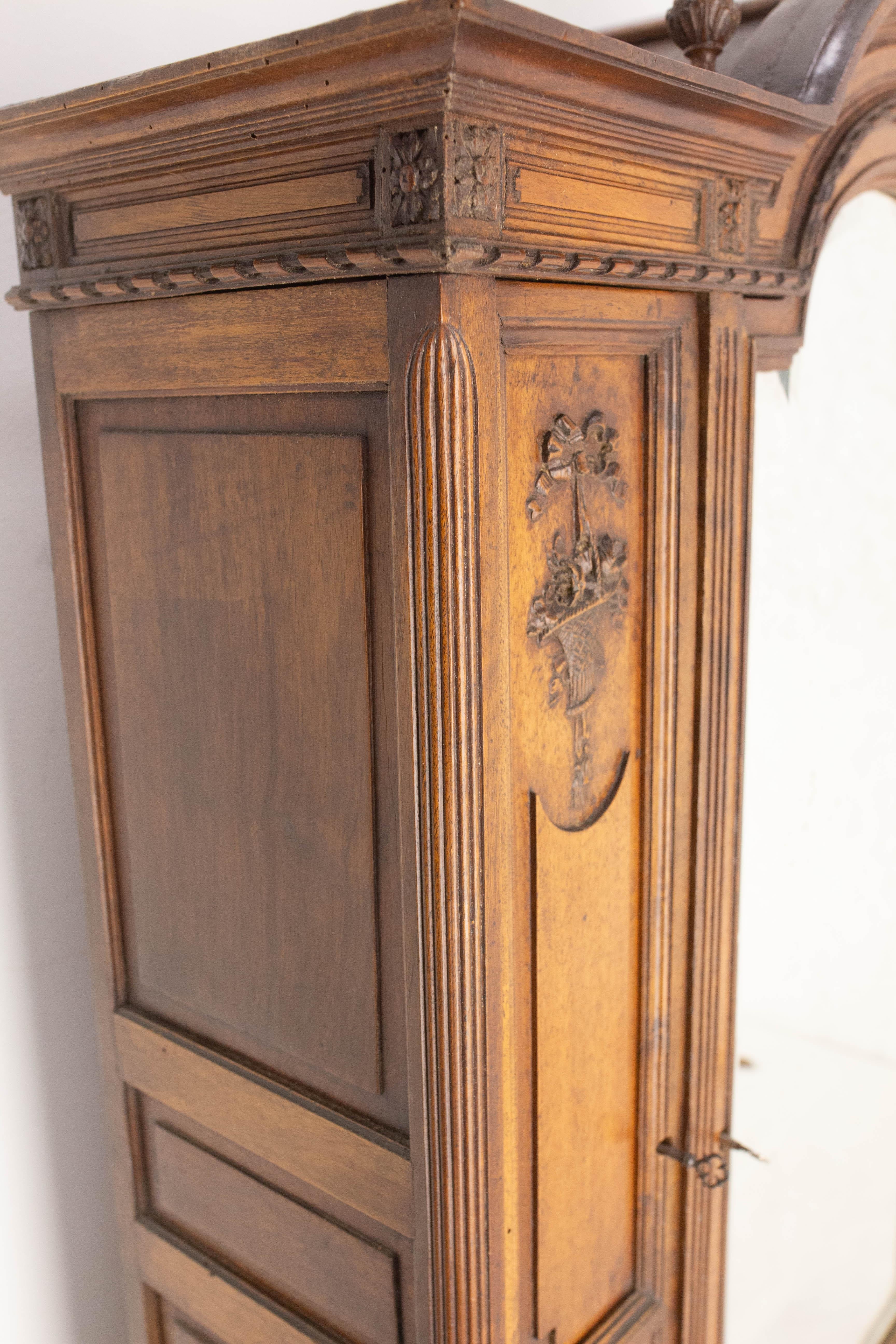 French Walnut & Beveled Mirror Little Armoire Chef-d'Oeuvre, circa 1900 in vendita 5
