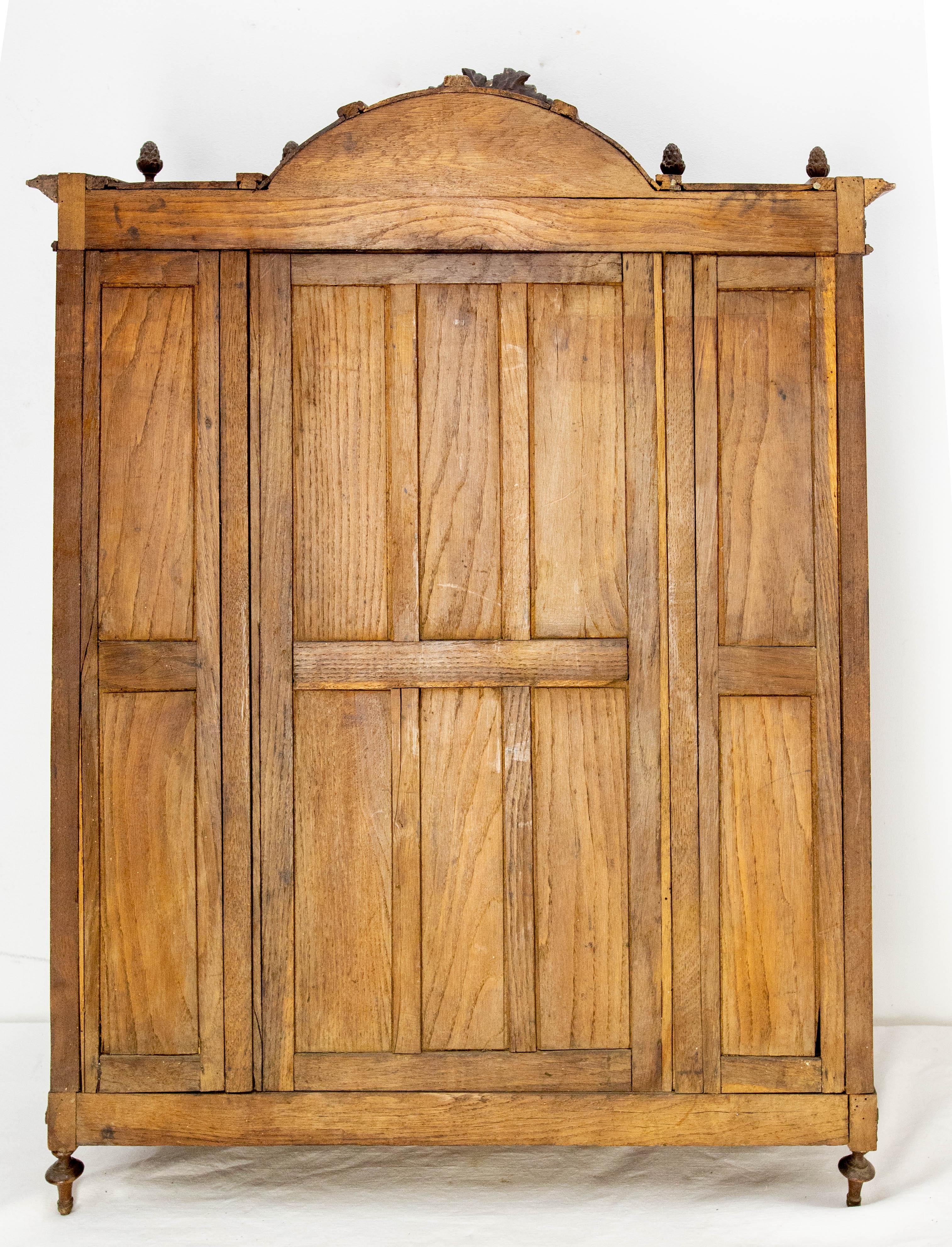 French Walnut & Beveled Mirror Little Armoire Chef-d'Oeuvre, circa 1900 in vendita 8