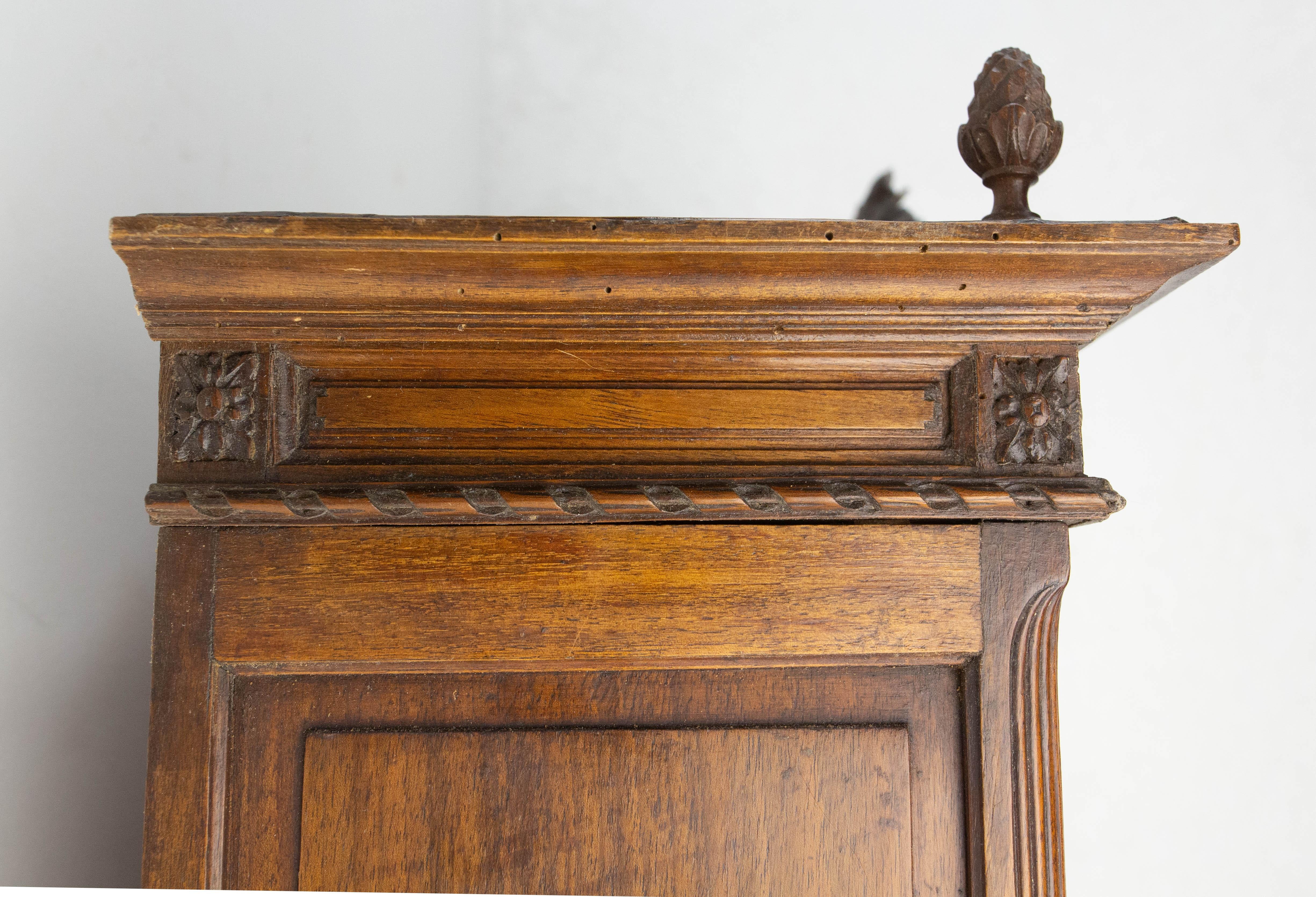 XX secolo French Walnut & Beveled Mirror Little Armoire Chef-d'Oeuvre, circa 1900 in vendita