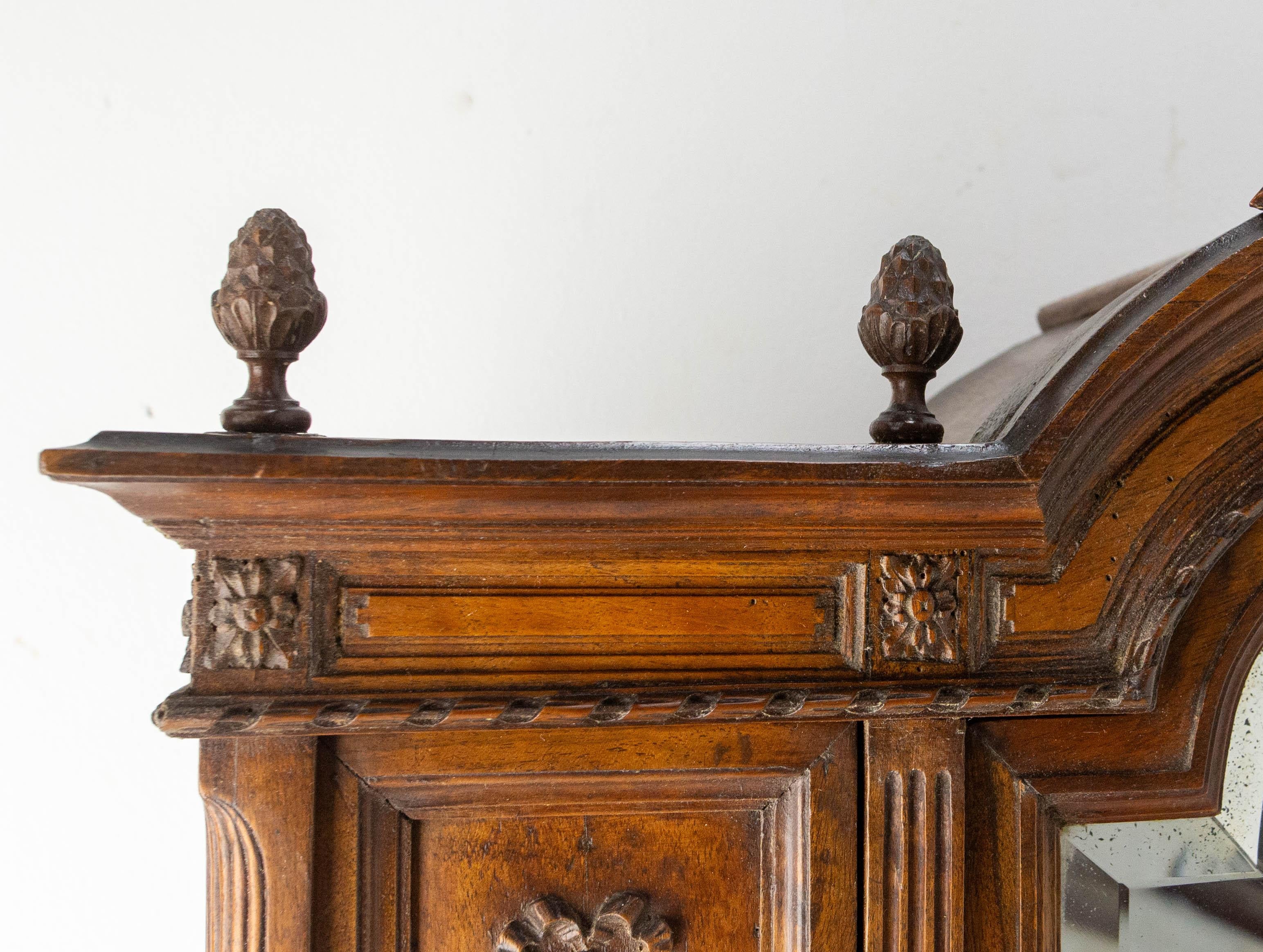Vetro French Walnut & Beveled Mirror Little Armoire Chef-d'Oeuvre, circa 1900 in vendita