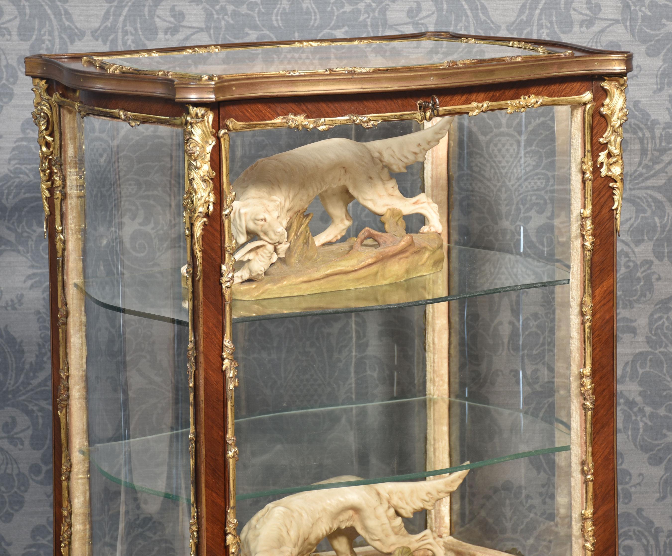 Französischer Bijouterieschrank aus Nussbaum im Angebot 5