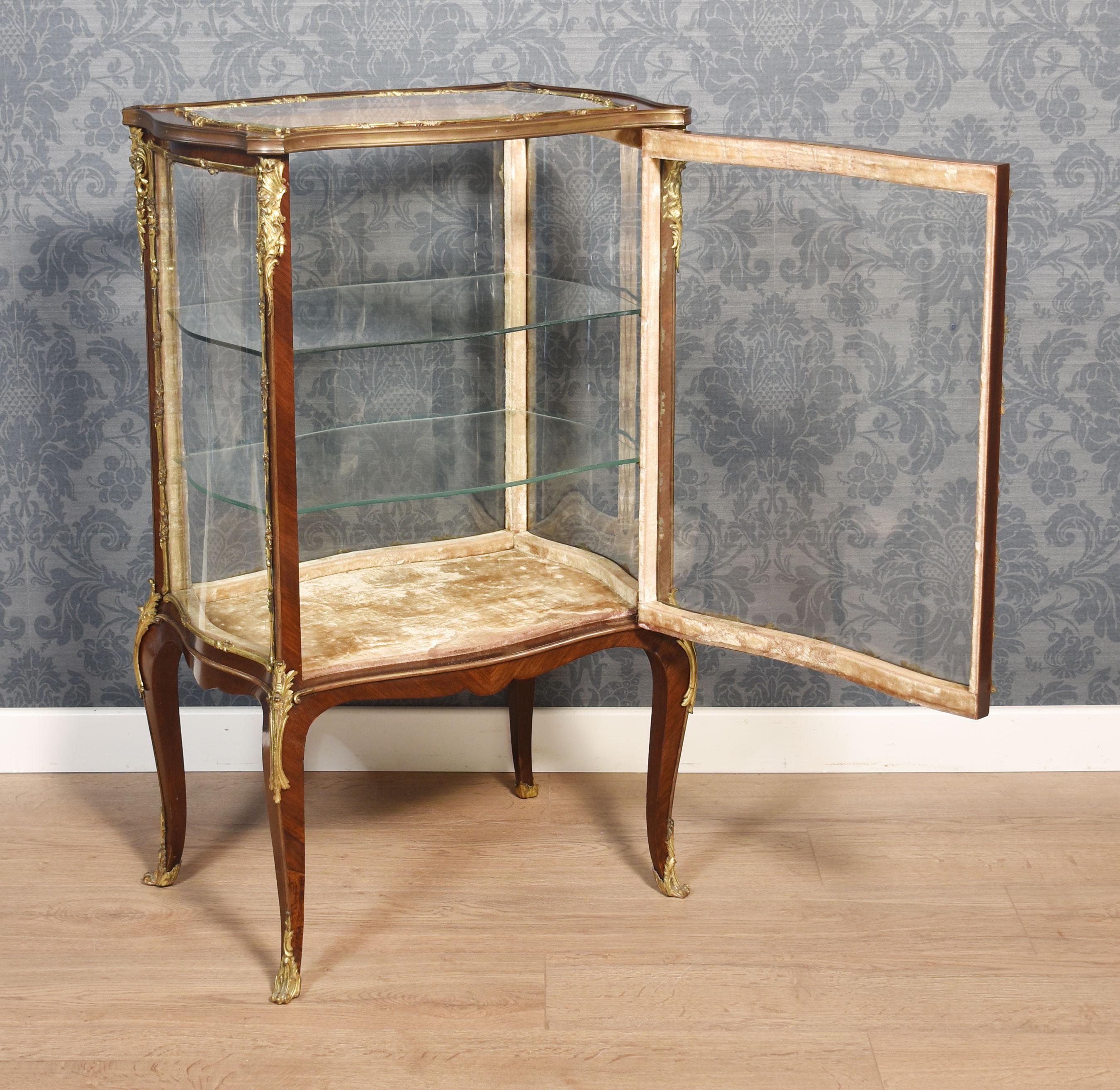 Französischer Bijouterieschrank aus Nussbaum im Angebot 7