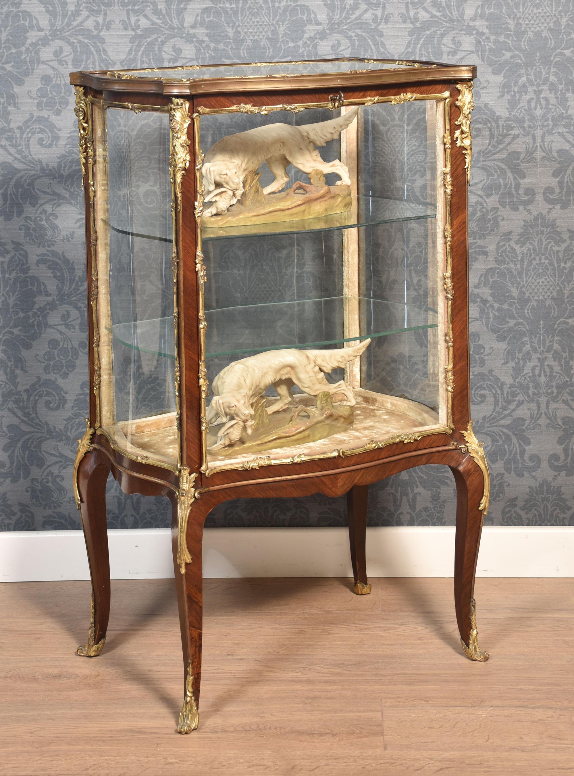 Französischer Bijouterieschrank aus Nussbaum im Angebot 4