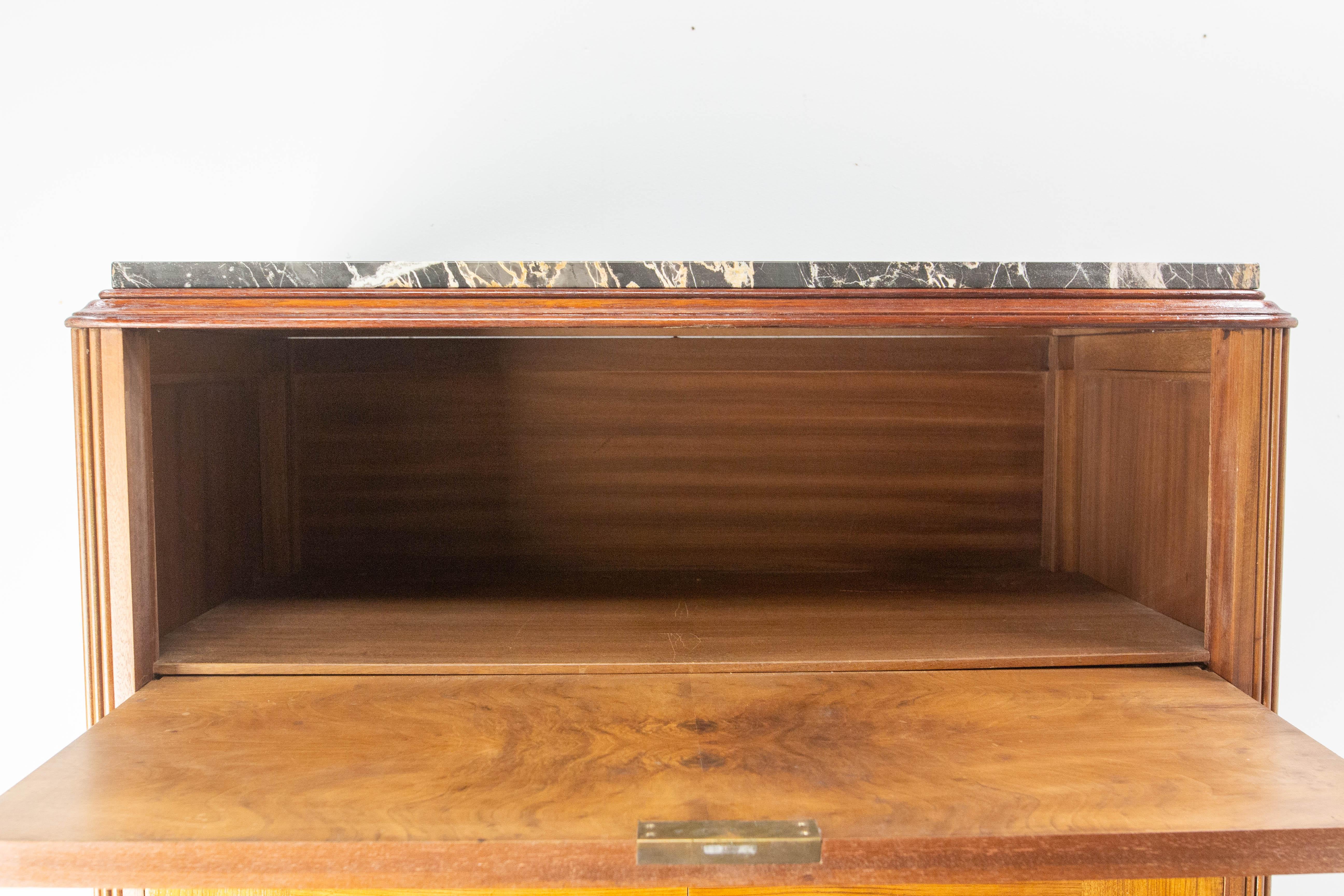 Mobile da scrivania in radica di noce francese con piano in marmo Meuble de Métier Art Déco circa 1920 in vendita 6