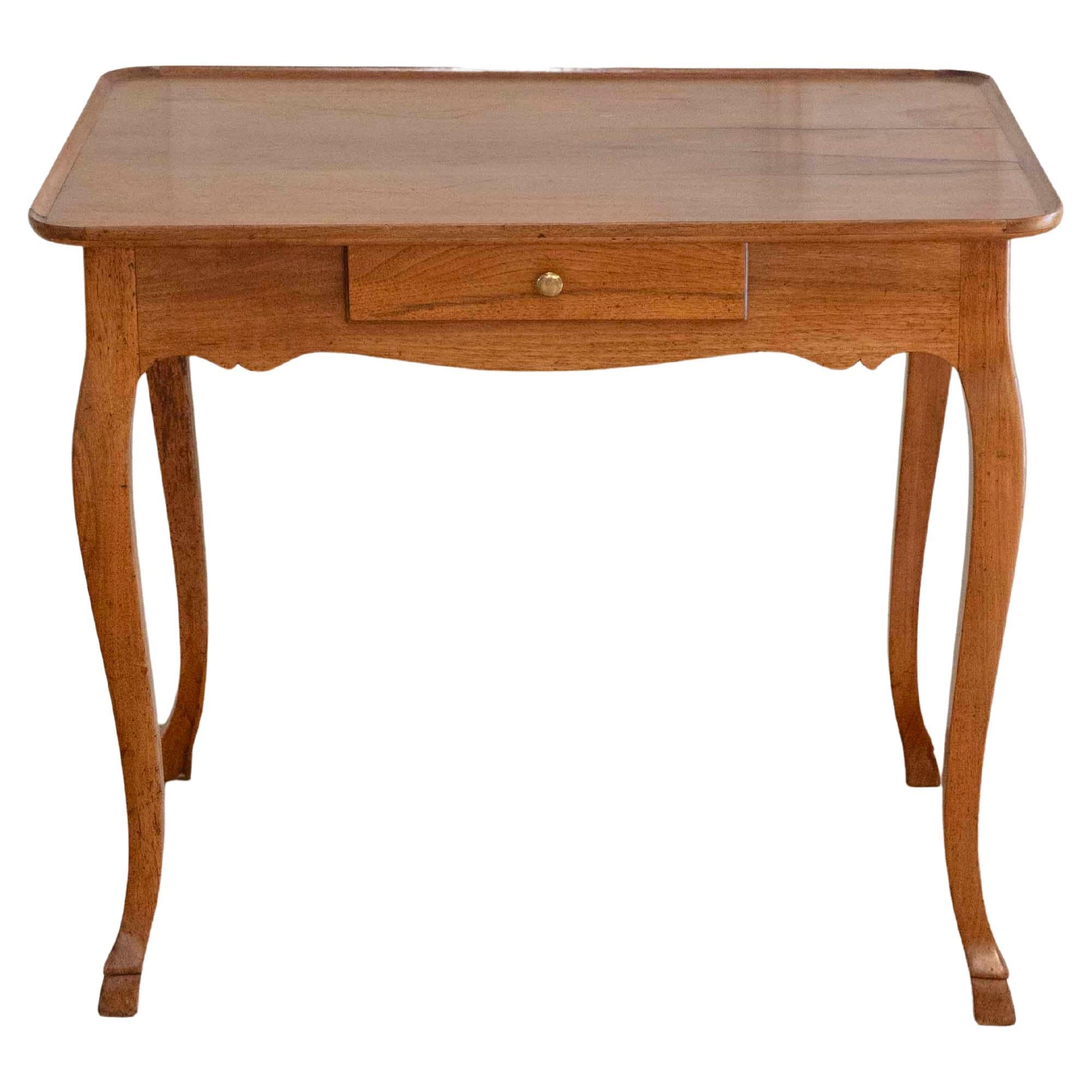 French Walnut Cabaret Table with Frieze Drawer, Late 18th Century For Sale