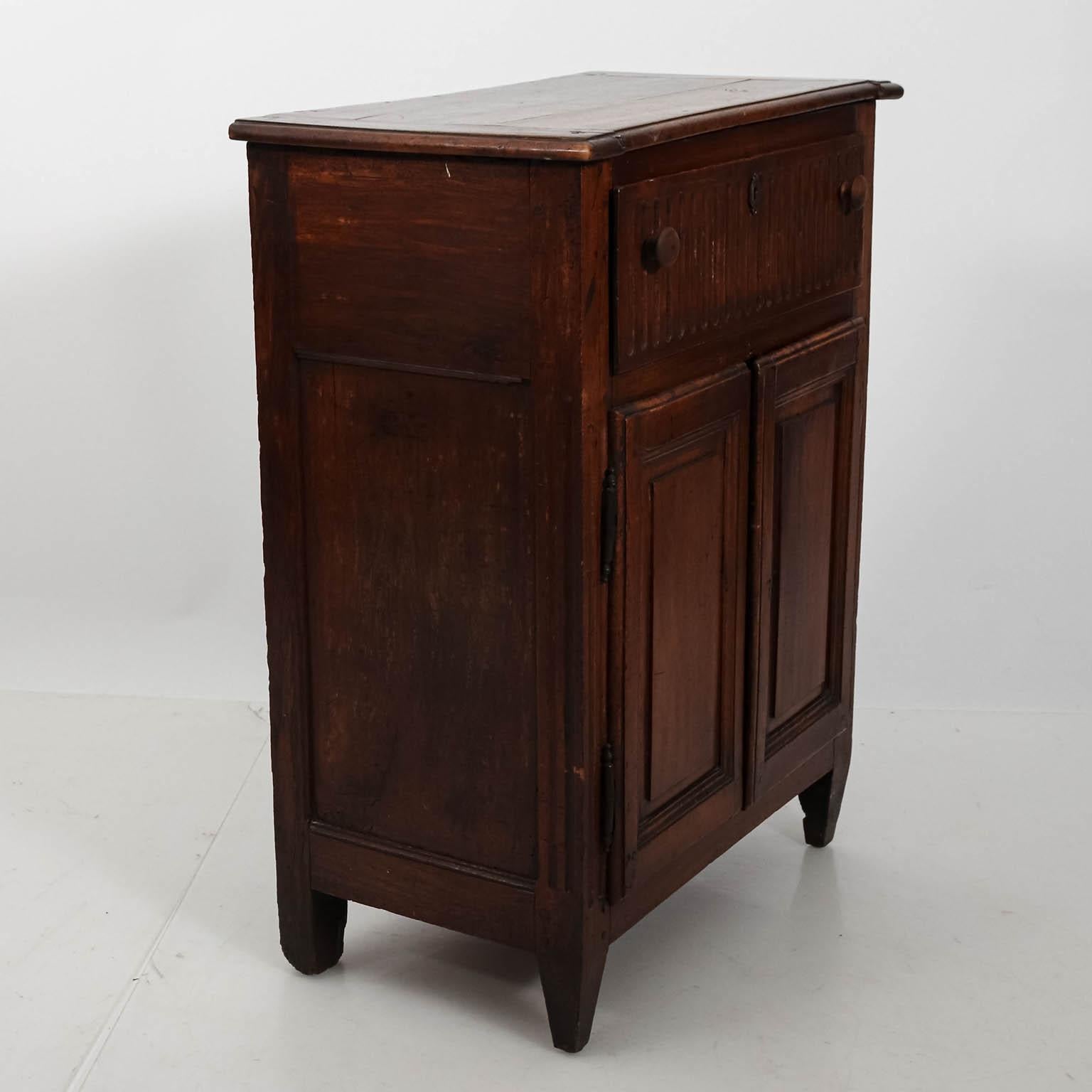 French Walnut Cabinet In Good Condition In Stamford, CT