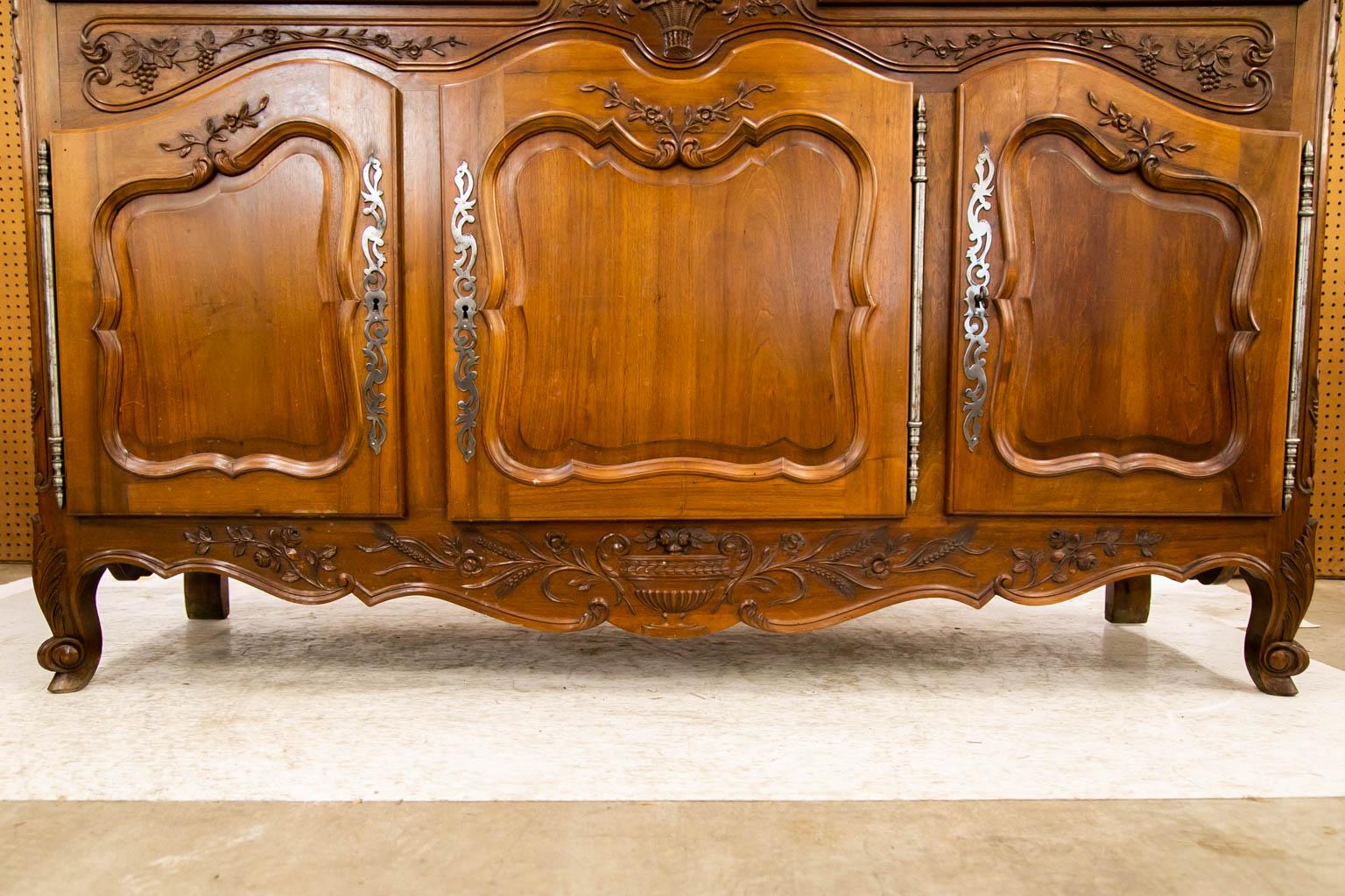 French Walnut Carved Buffet In Good Condition For Sale In Wilson, NC